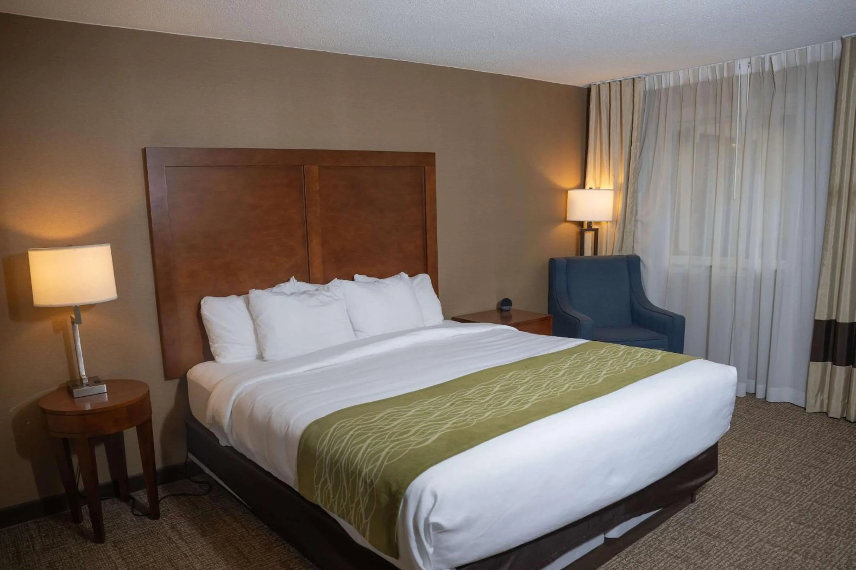 Bedroom, Bed in Comfort Inn & Suites Erie - Splash Lagoon Indoor Waterpark