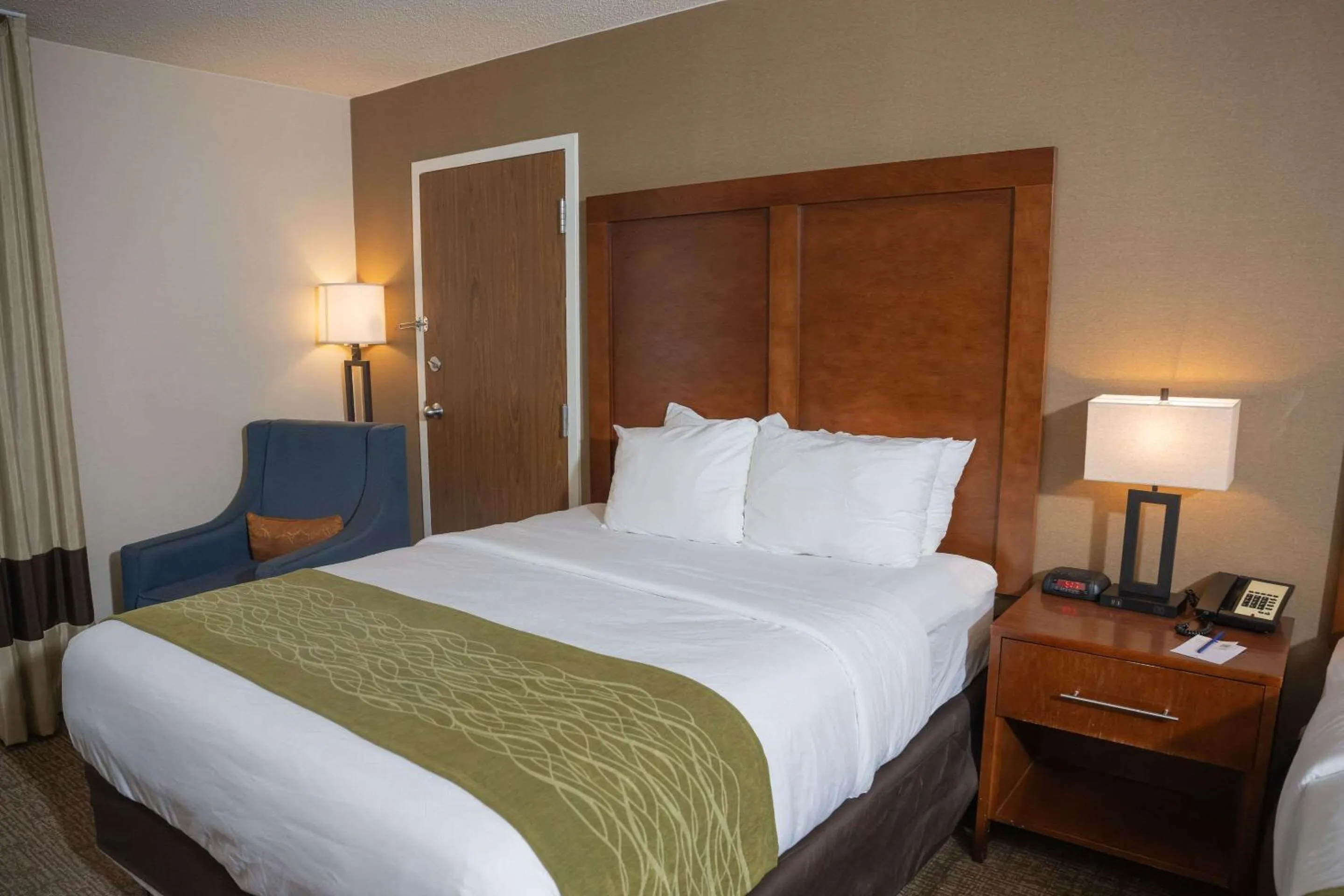 Bedroom, Bed in Comfort Inn & Suites Erie - Splash Lagoon Indoor Waterpark
