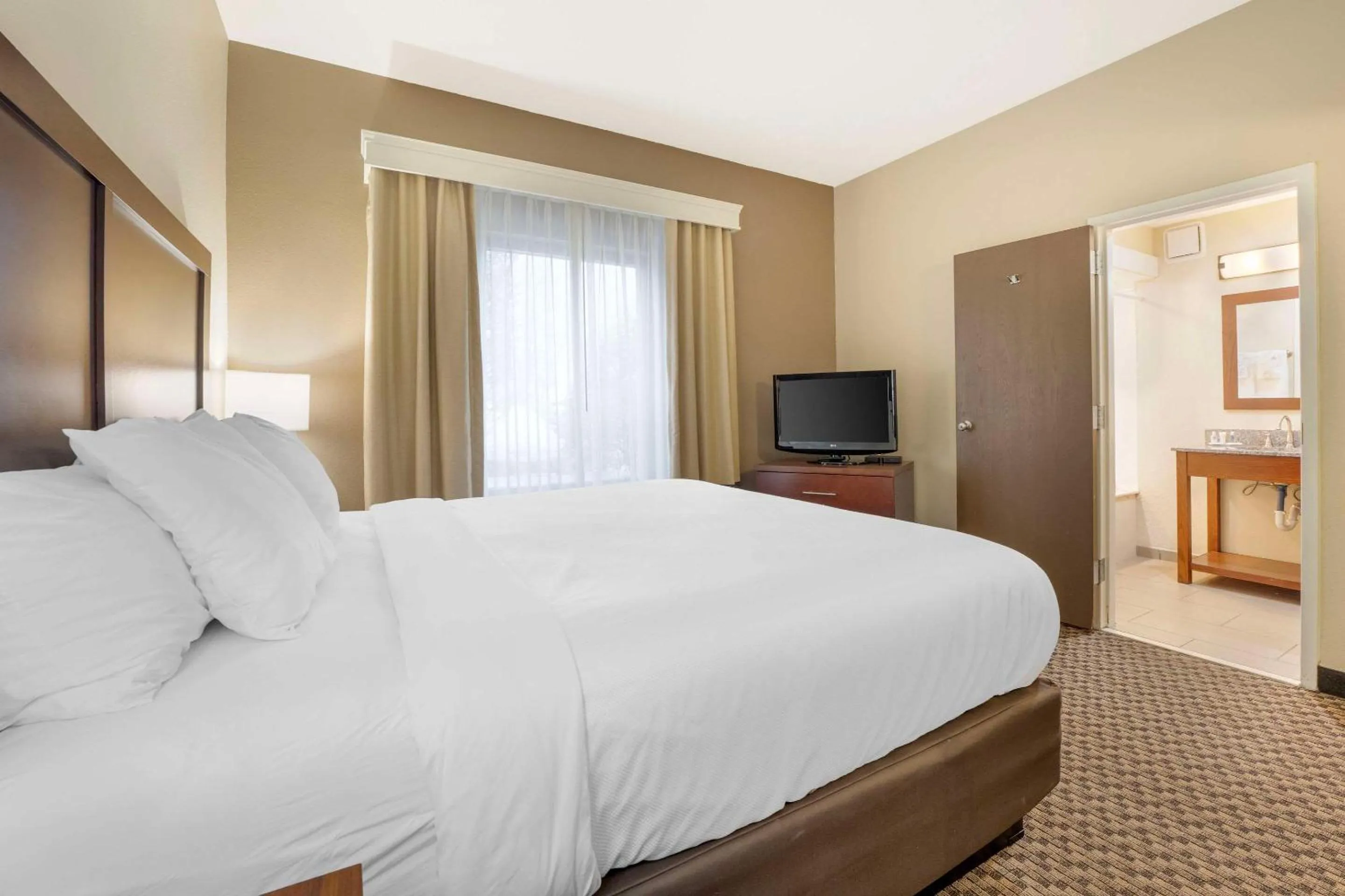 Bedroom, Bed in Comfort Inn & Suites