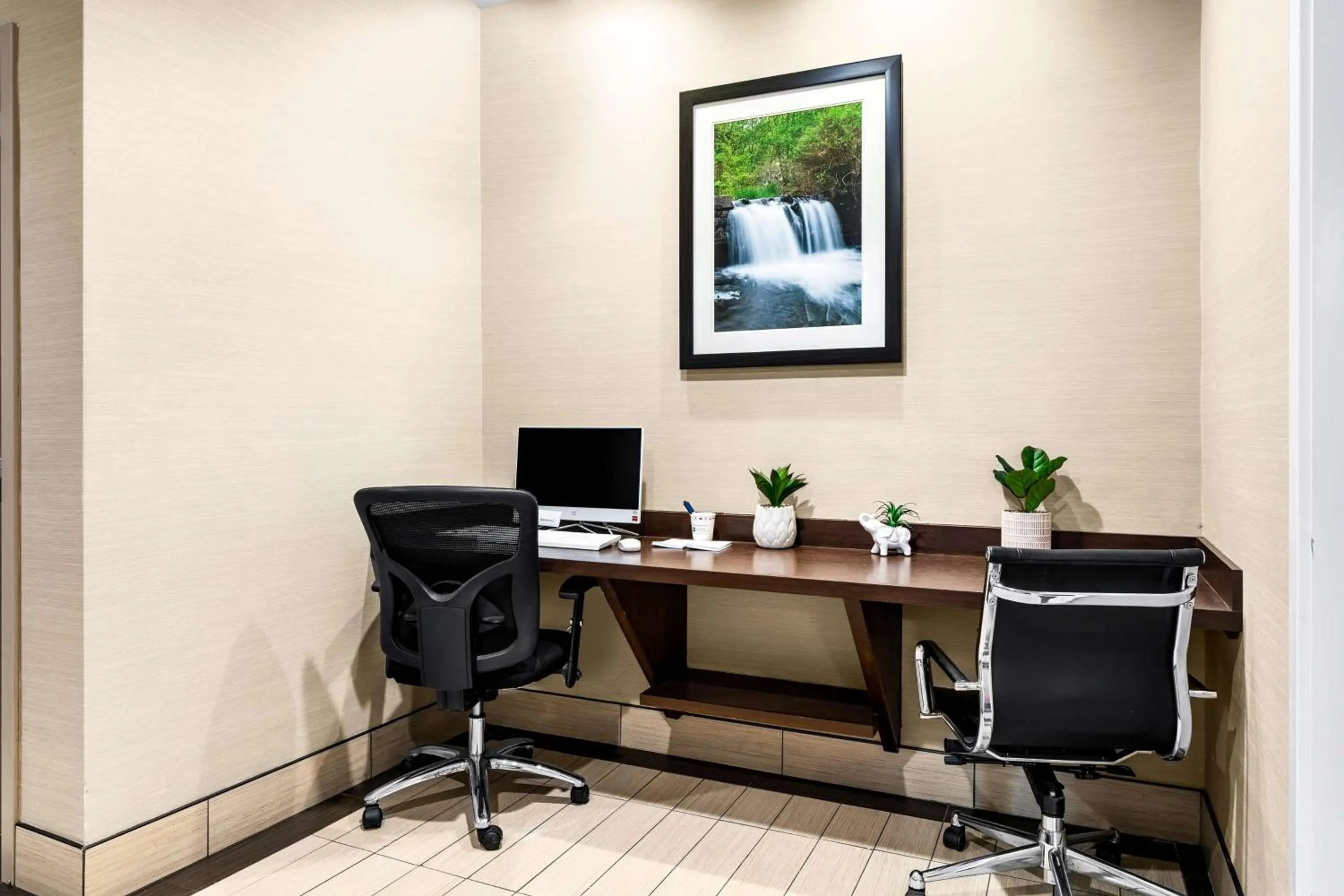 Business facilities in SureStay Plus by Best Western Reading North