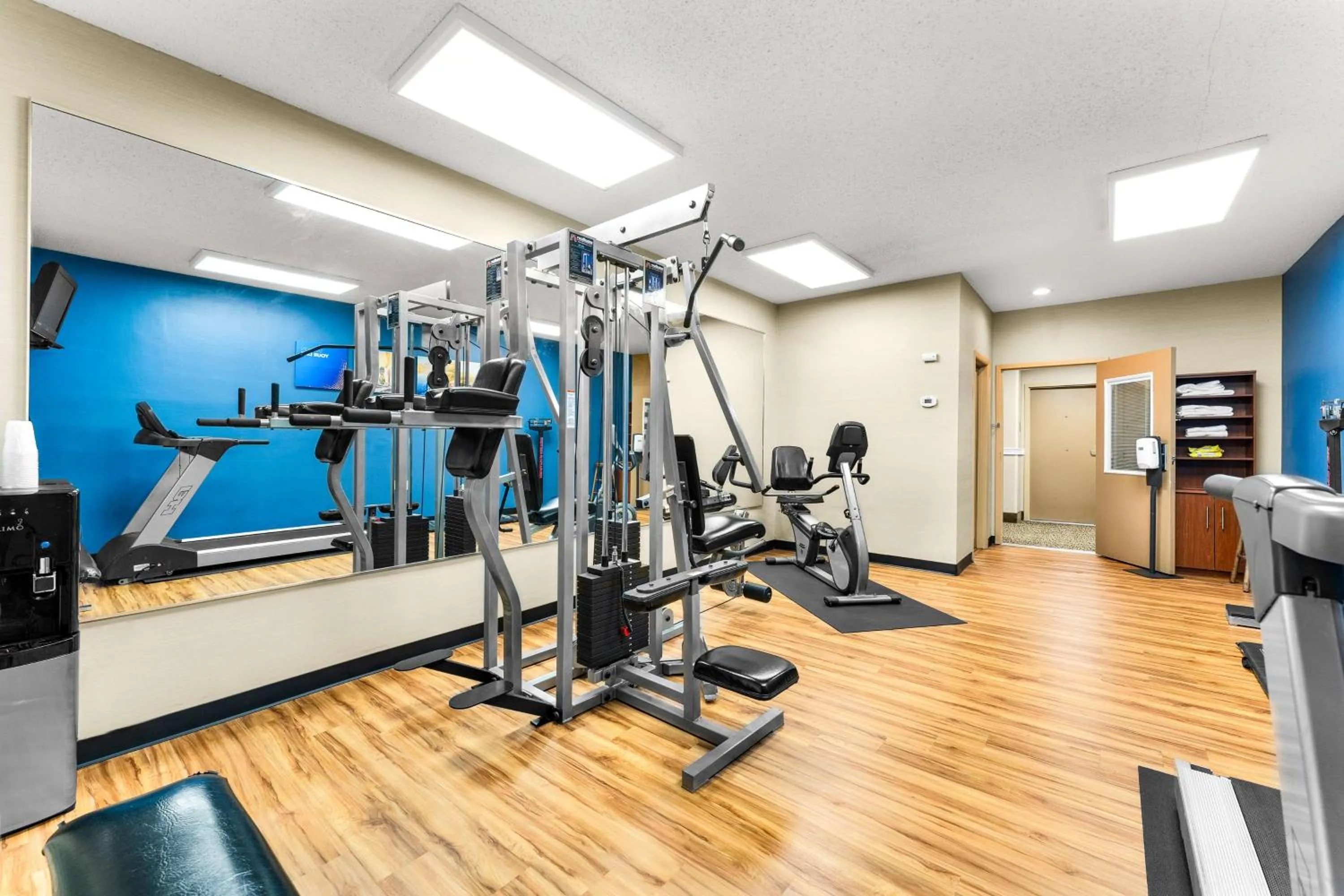 Fitness centre/facilities in SureStay Plus by Best Western Reading North