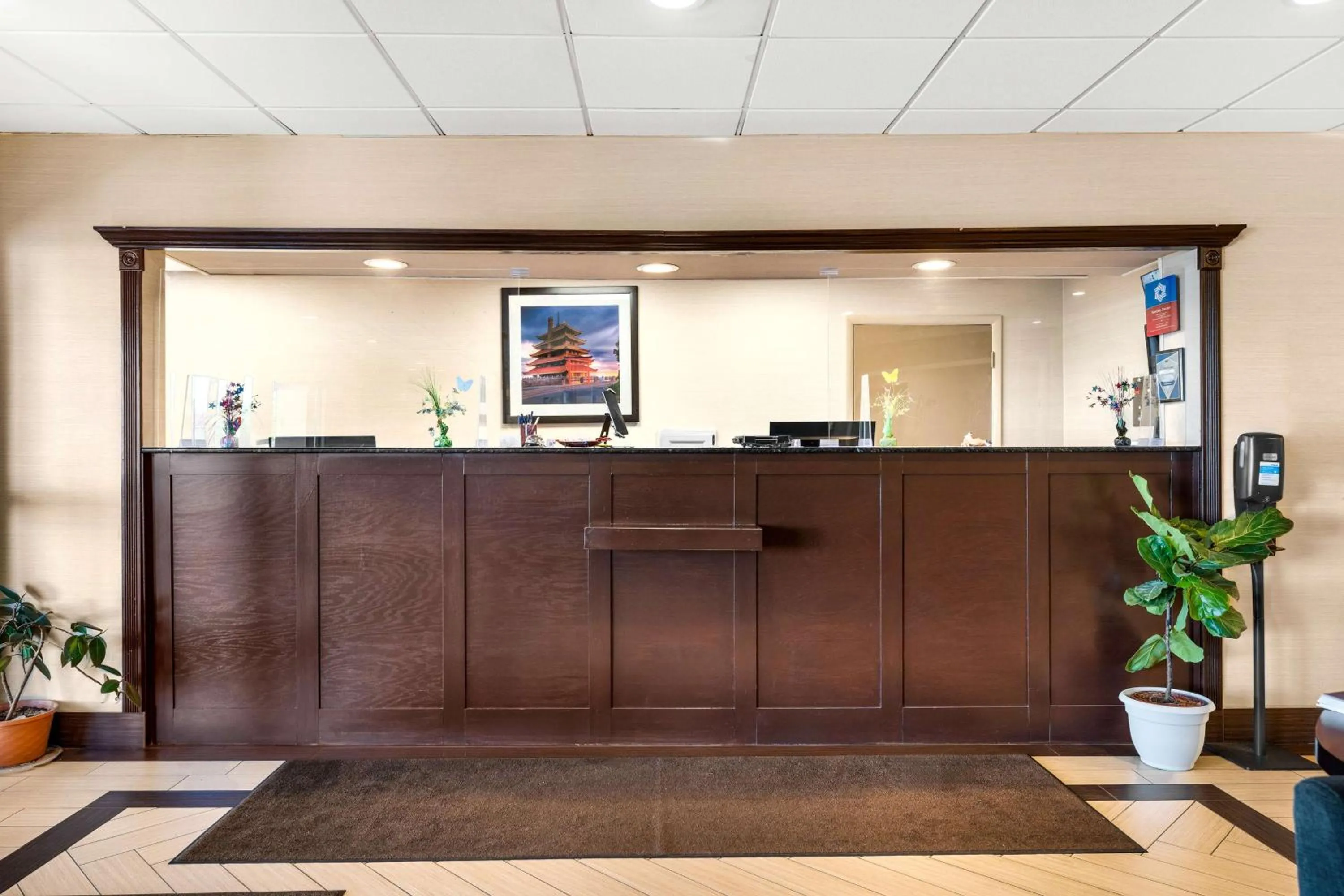 Lobby or reception in SureStay Plus by Best Western Reading North