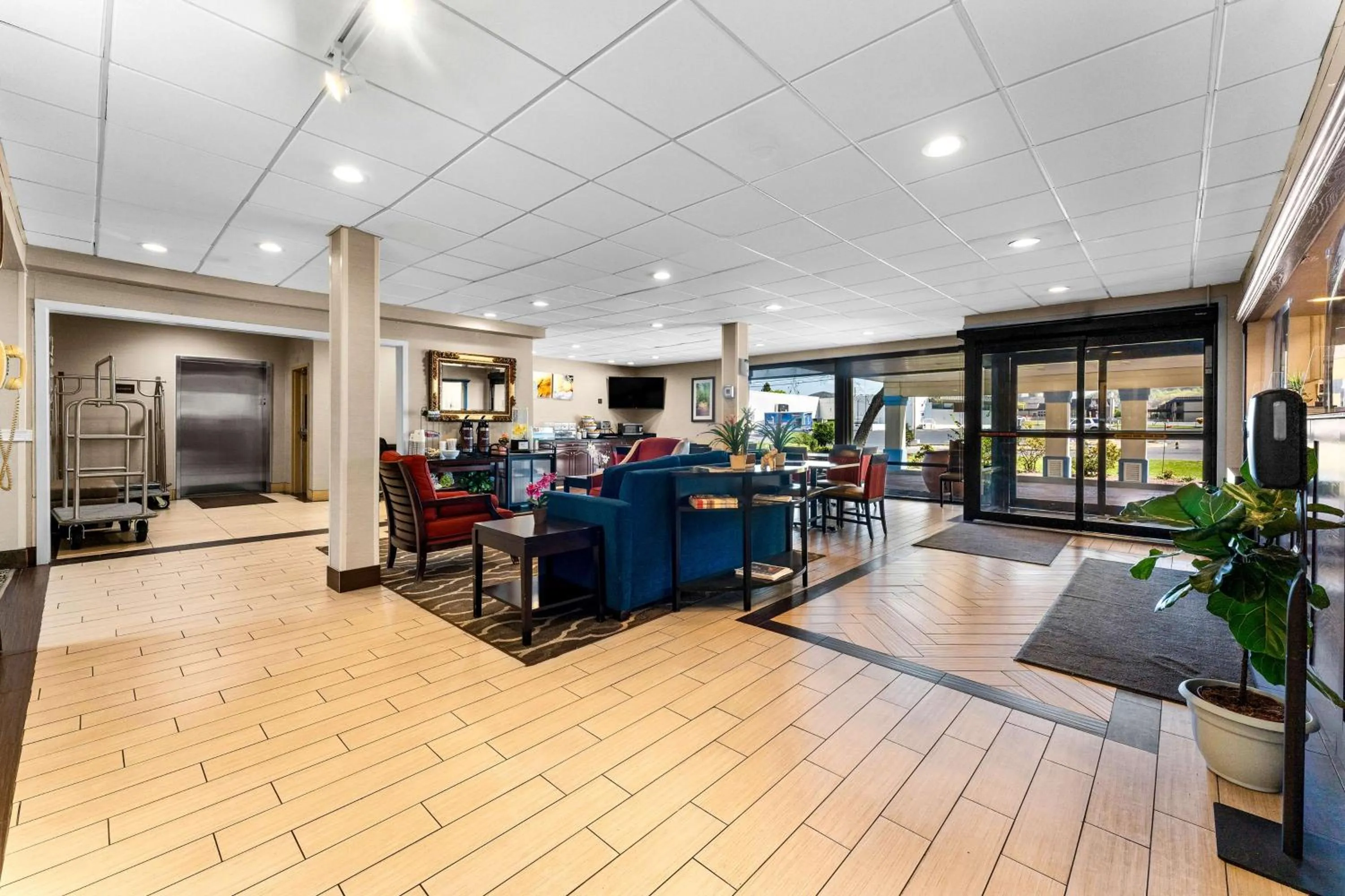 Lobby or reception in SureStay Plus by Best Western Reading North