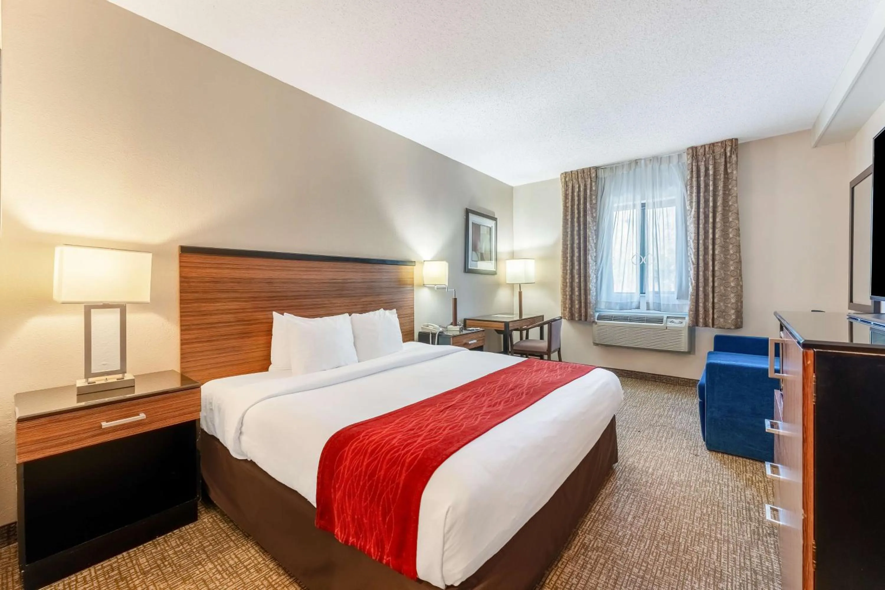 Bedroom, Bed in SureStay Plus by Best Western Reading North