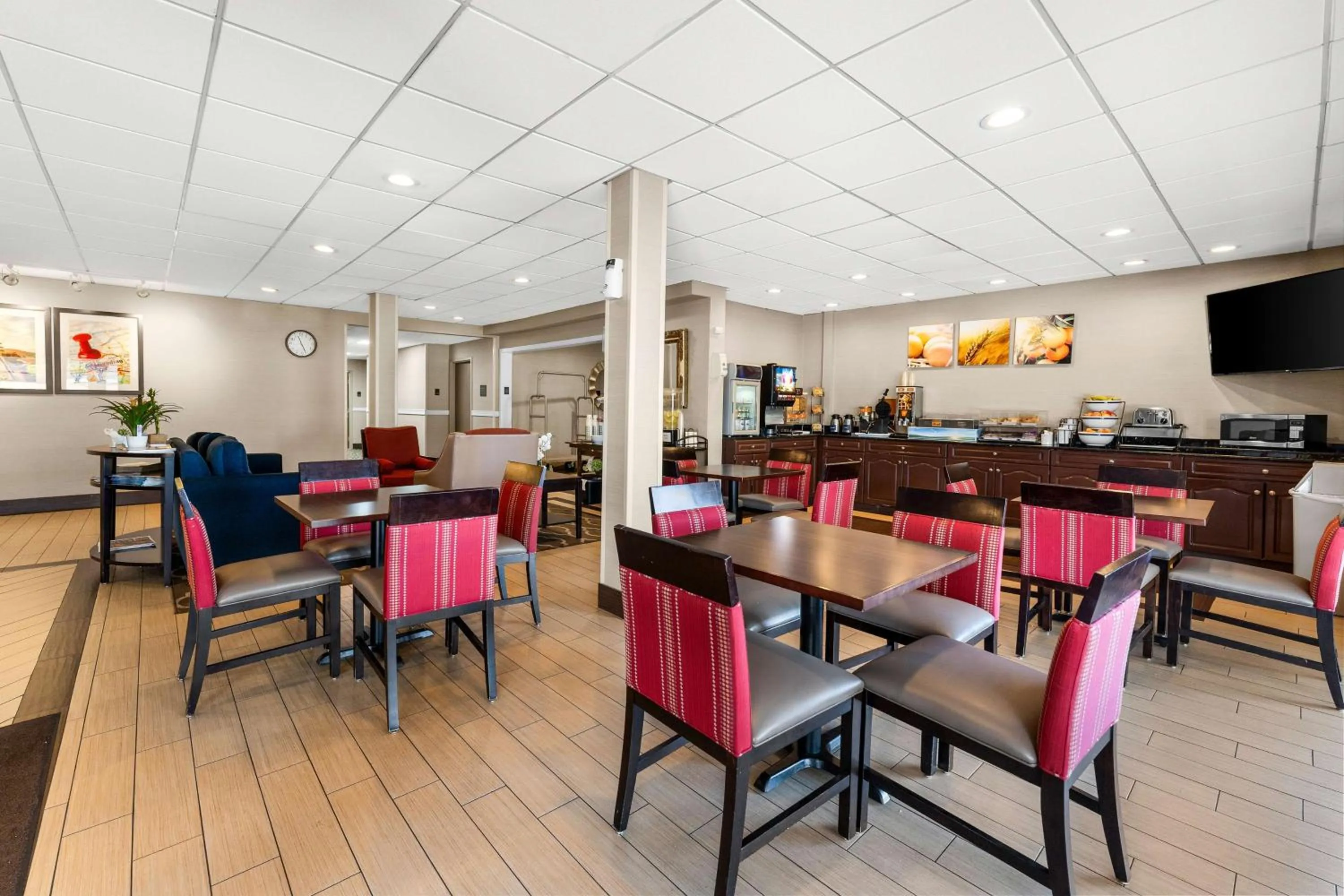 Breakfast in SureStay Plus by Best Western Reading North