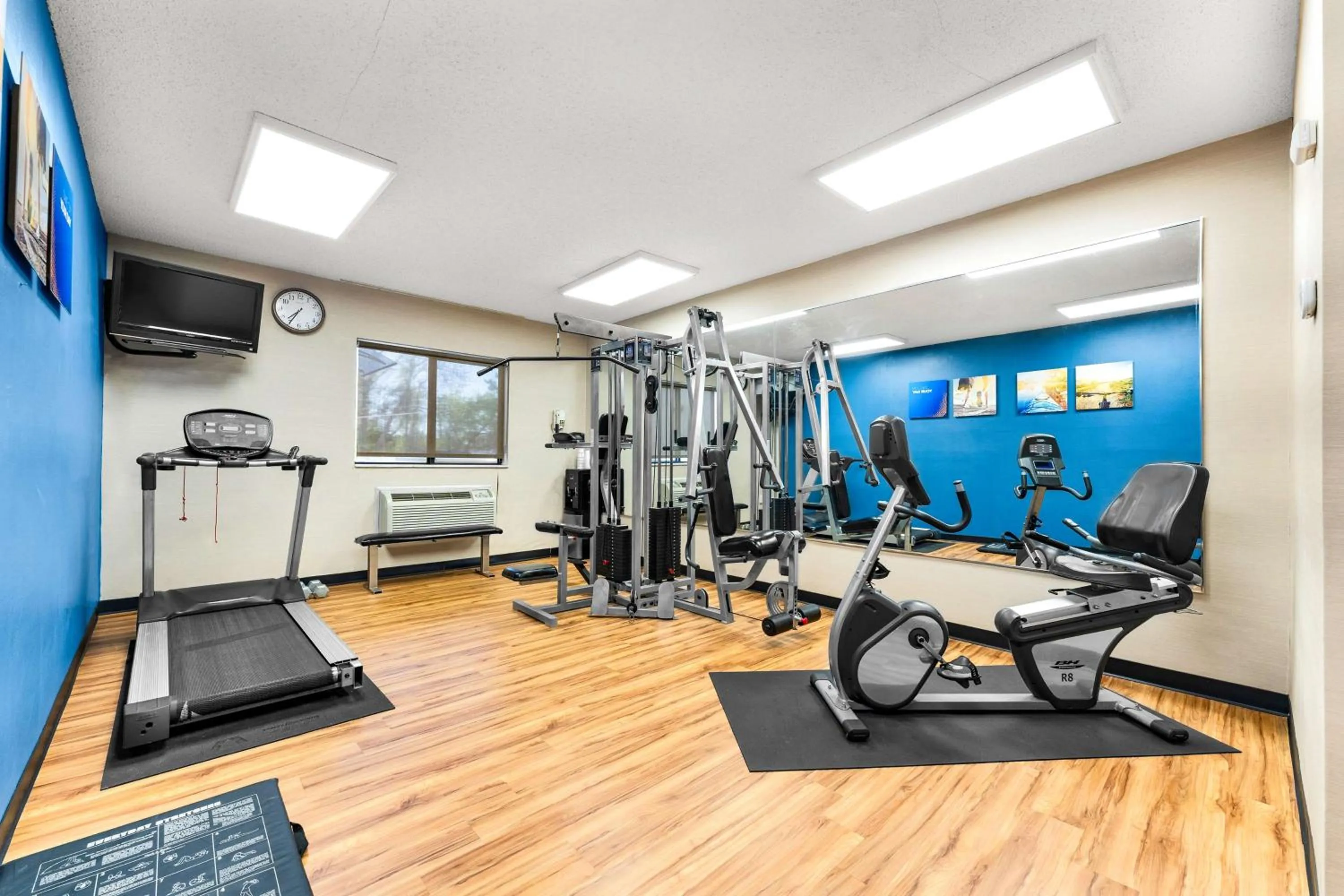 Fitness centre/facilities in SureStay Plus by Best Western Reading North