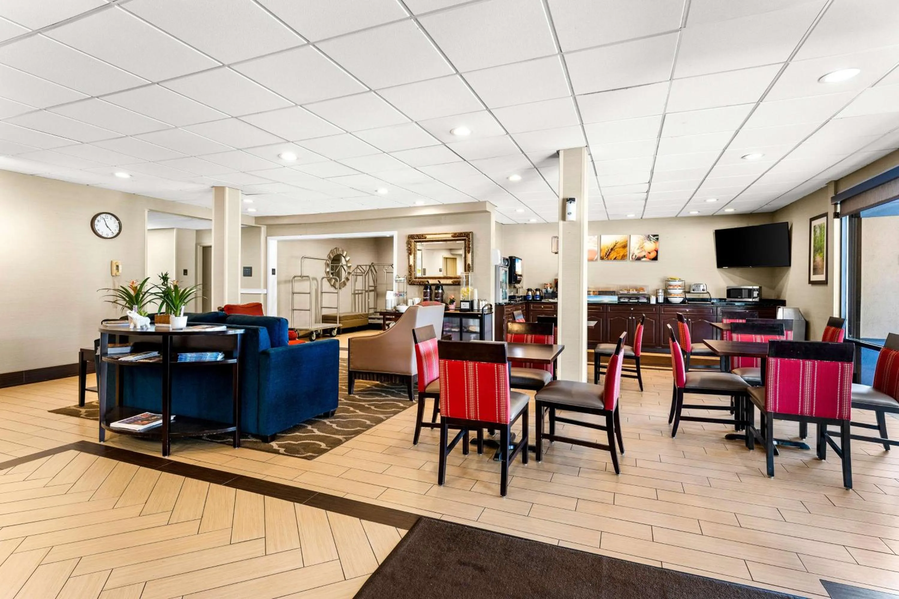Lobby or reception in SureStay Plus by Best Western Reading North