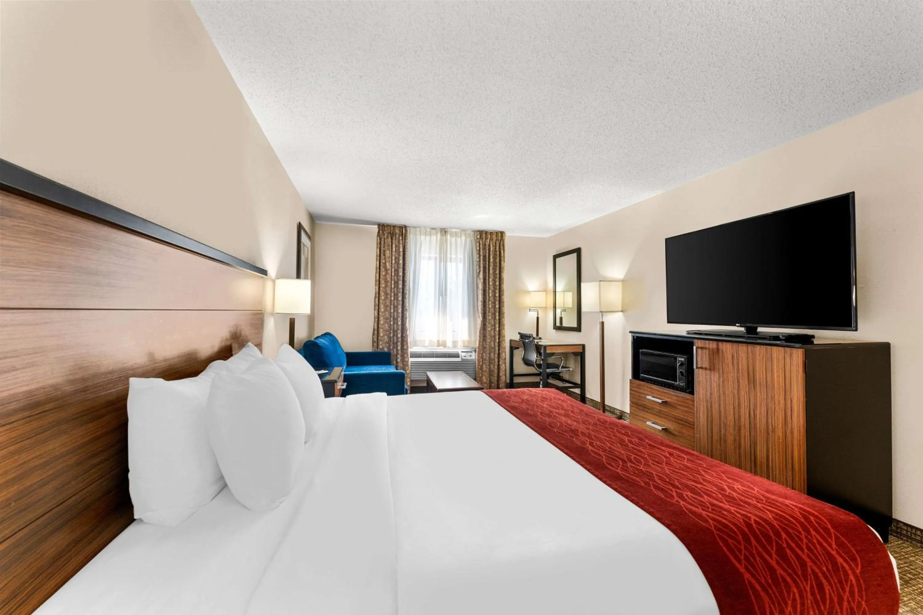 Bedroom, Bed in SureStay Plus by Best Western Reading North