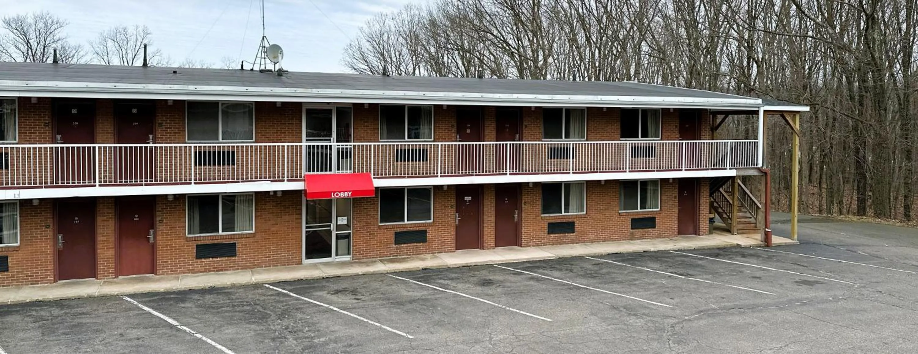Property building in Econo Lodge Drums