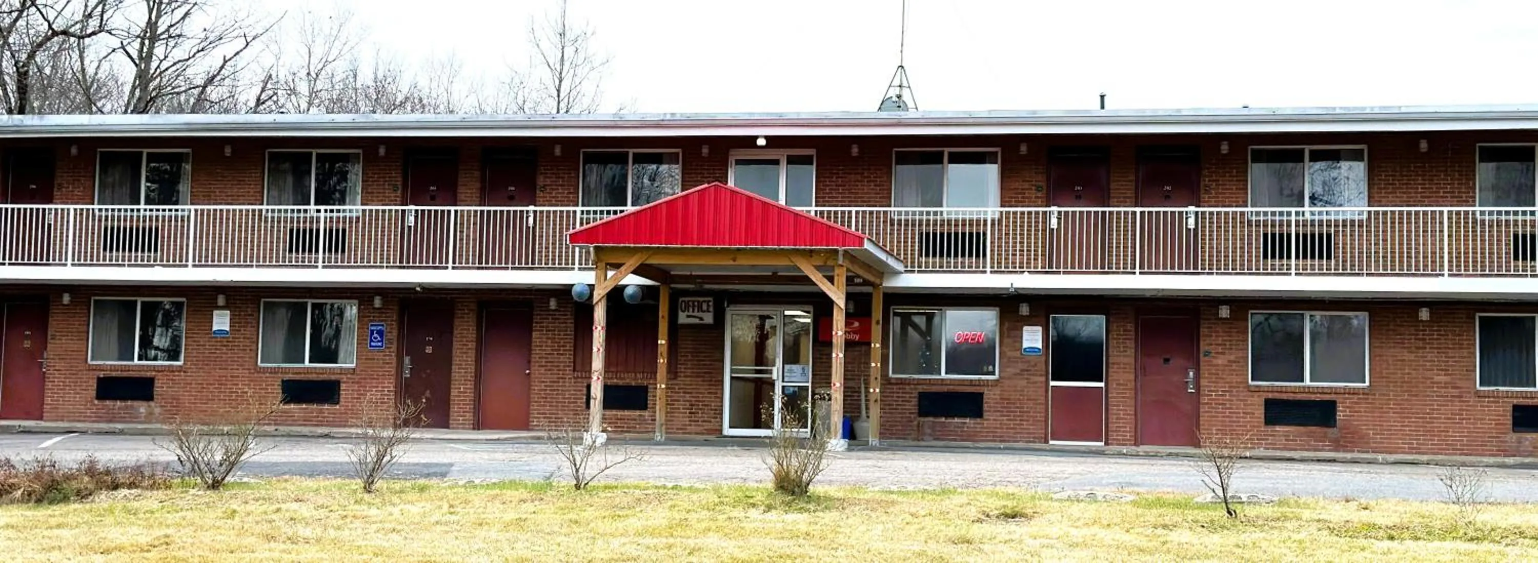 Property building in Econo Lodge Drums