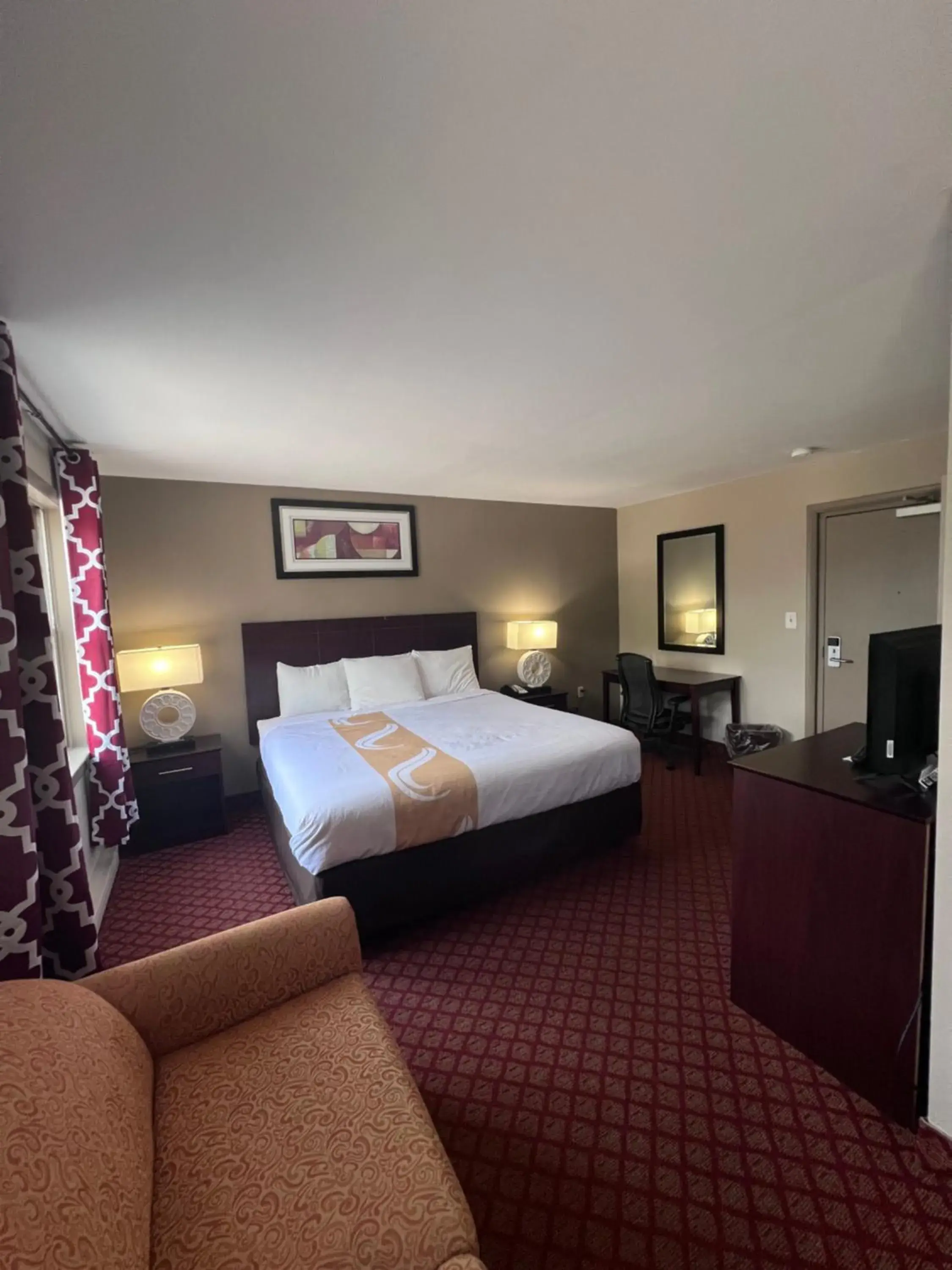 King Room in Rodeway Inn & Suites Hershey Chocolate Avenue King Room in Rodeway Inn & Suites Hershey Chocolate Avenue