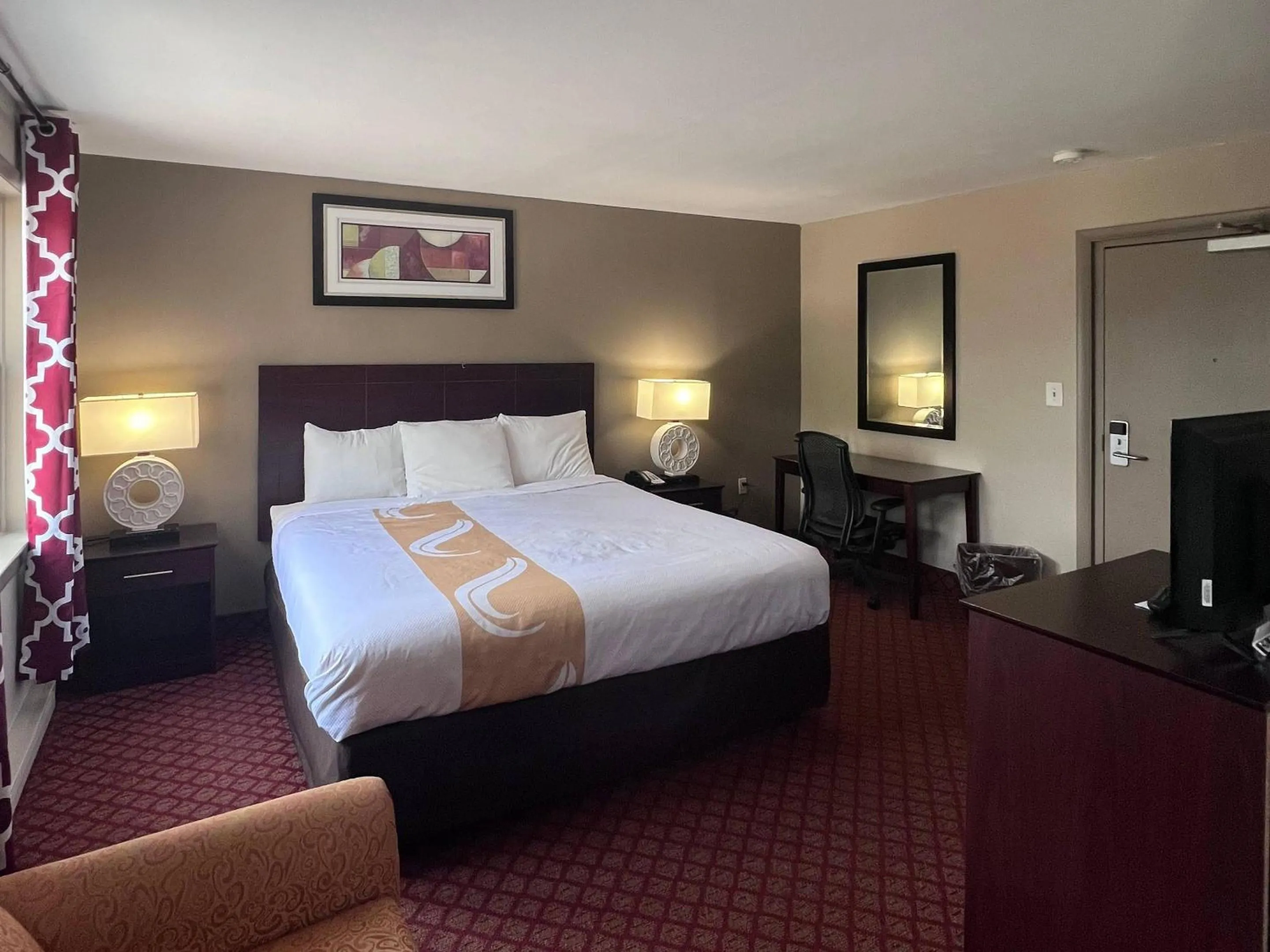 Bedroom, Bed in Rodeway Inn & Suites Hershey Chocolate Avenue