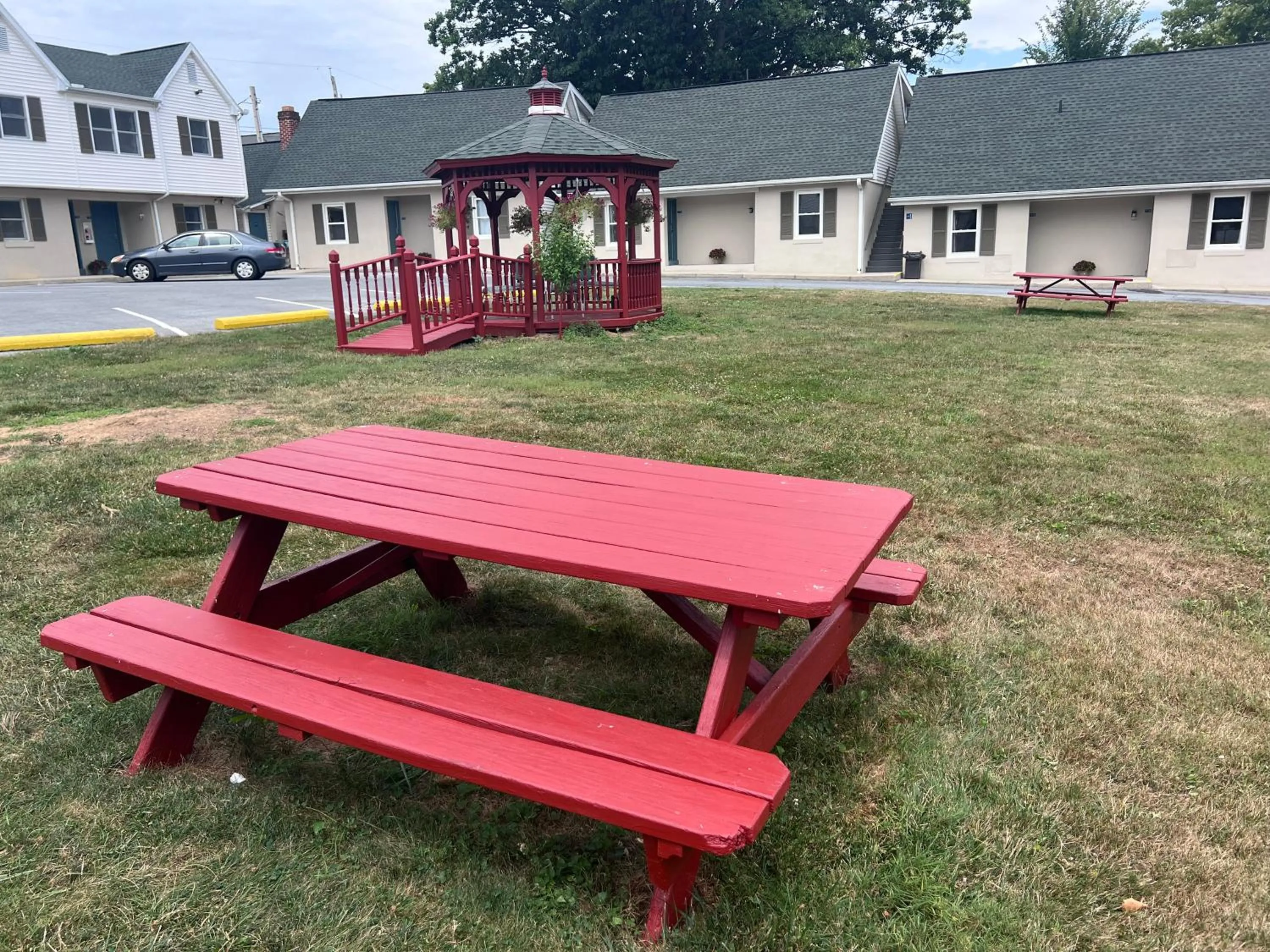 Property building in Rodeway Inn & Suites Hershey Chocolate Avenue