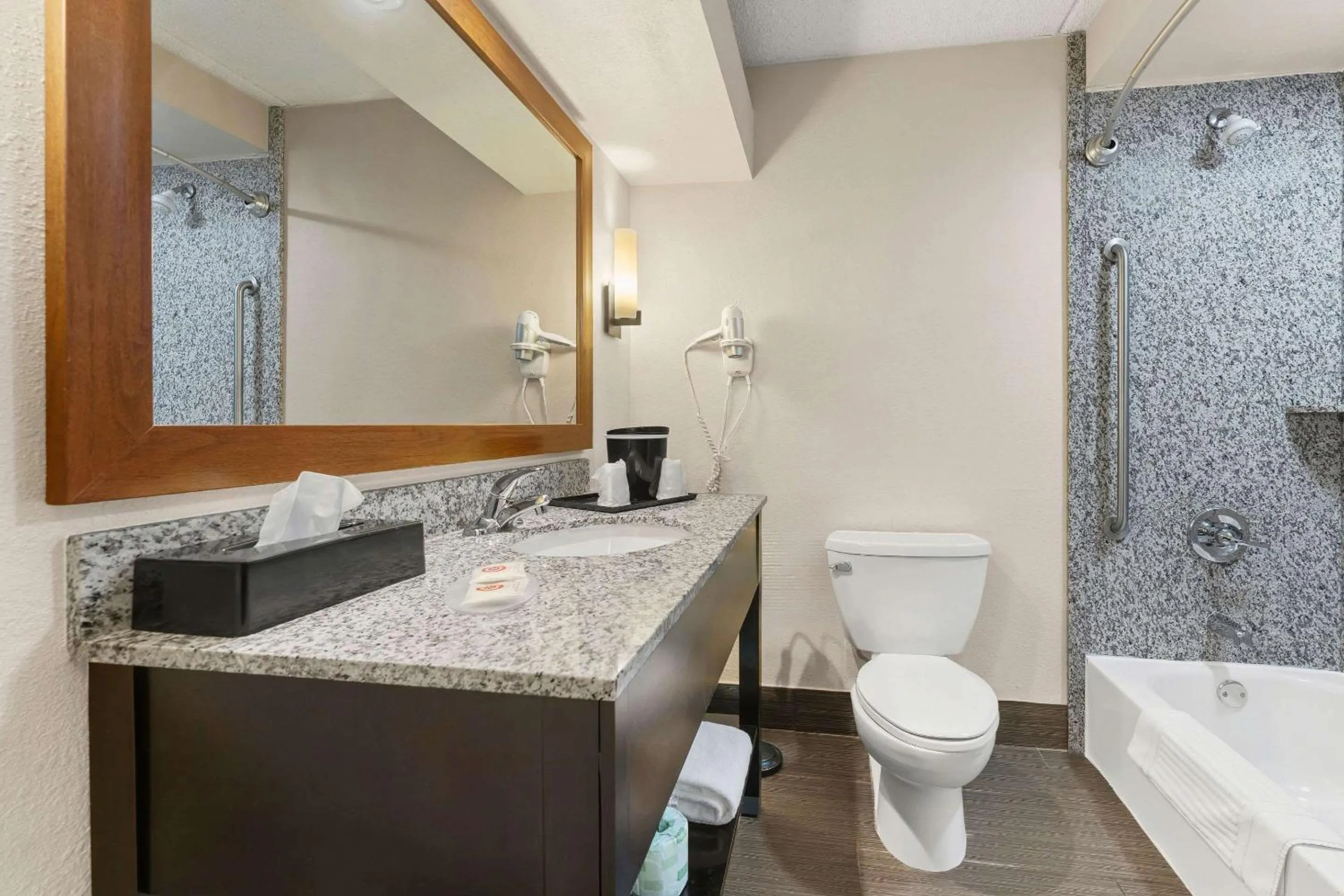 Bedroom in Comfort Inn Lehigh Valley West