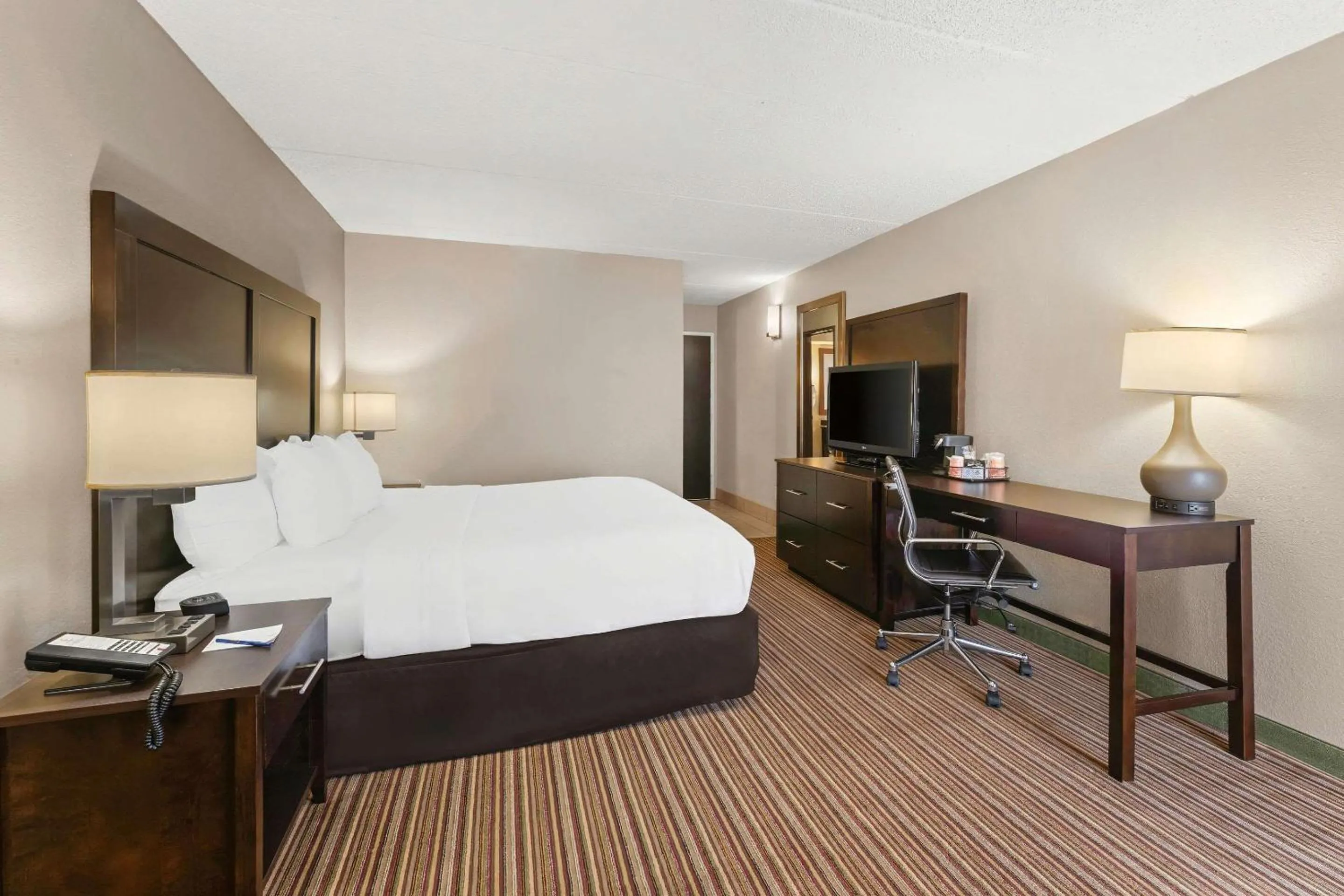 Bedroom, Bed in Comfort Inn Lehigh Valley West