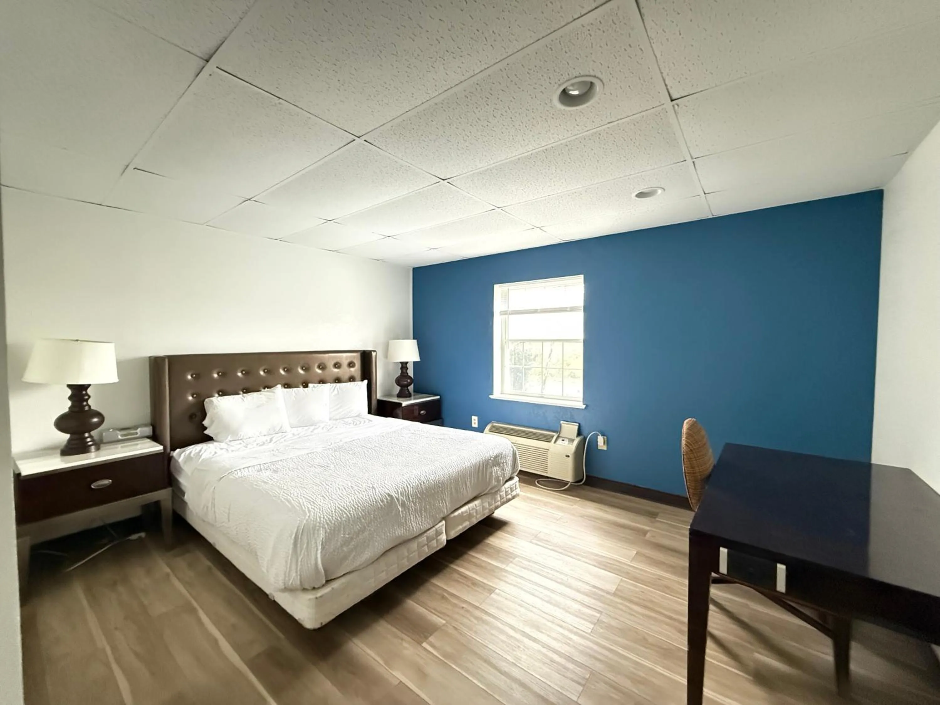 Bedroom, Bed in Baymont by Wyndham Lancaster PA Dutch Country