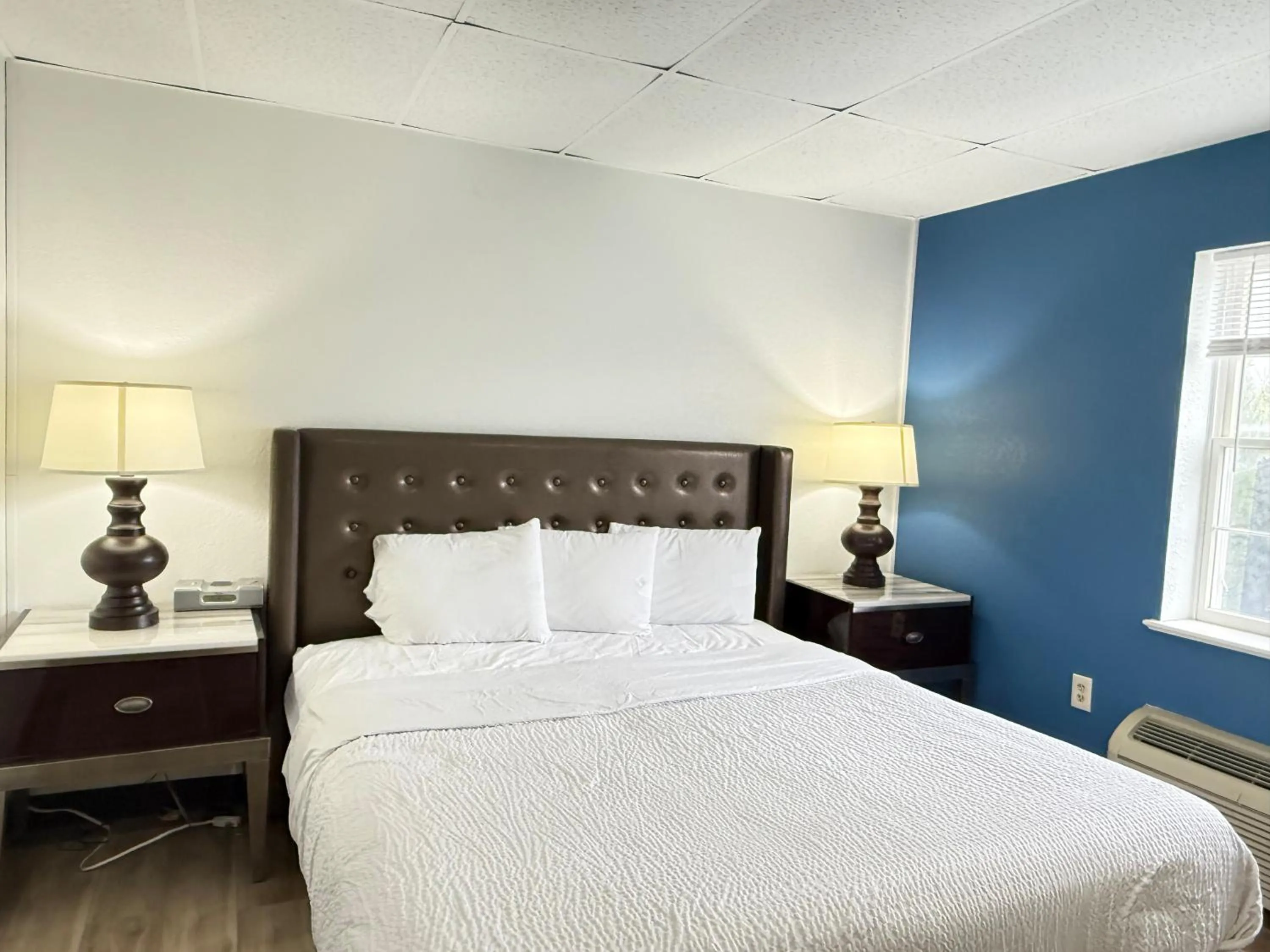 Bedroom, Bed in Baymont by Wyndham Lancaster PA Dutch Country