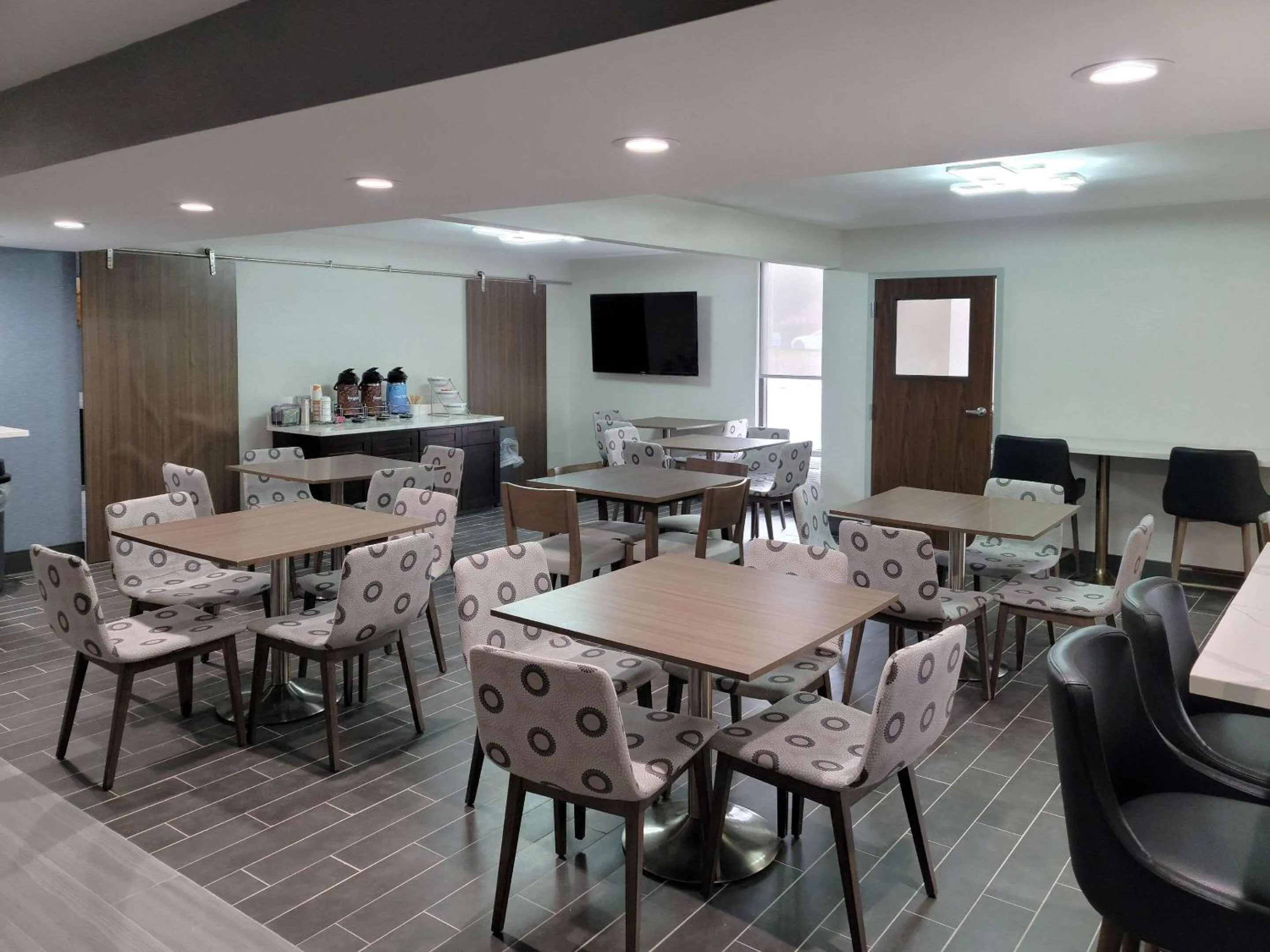 Restaurant/places to eat in Comfort Inn & Suites Wyomissing-Reading