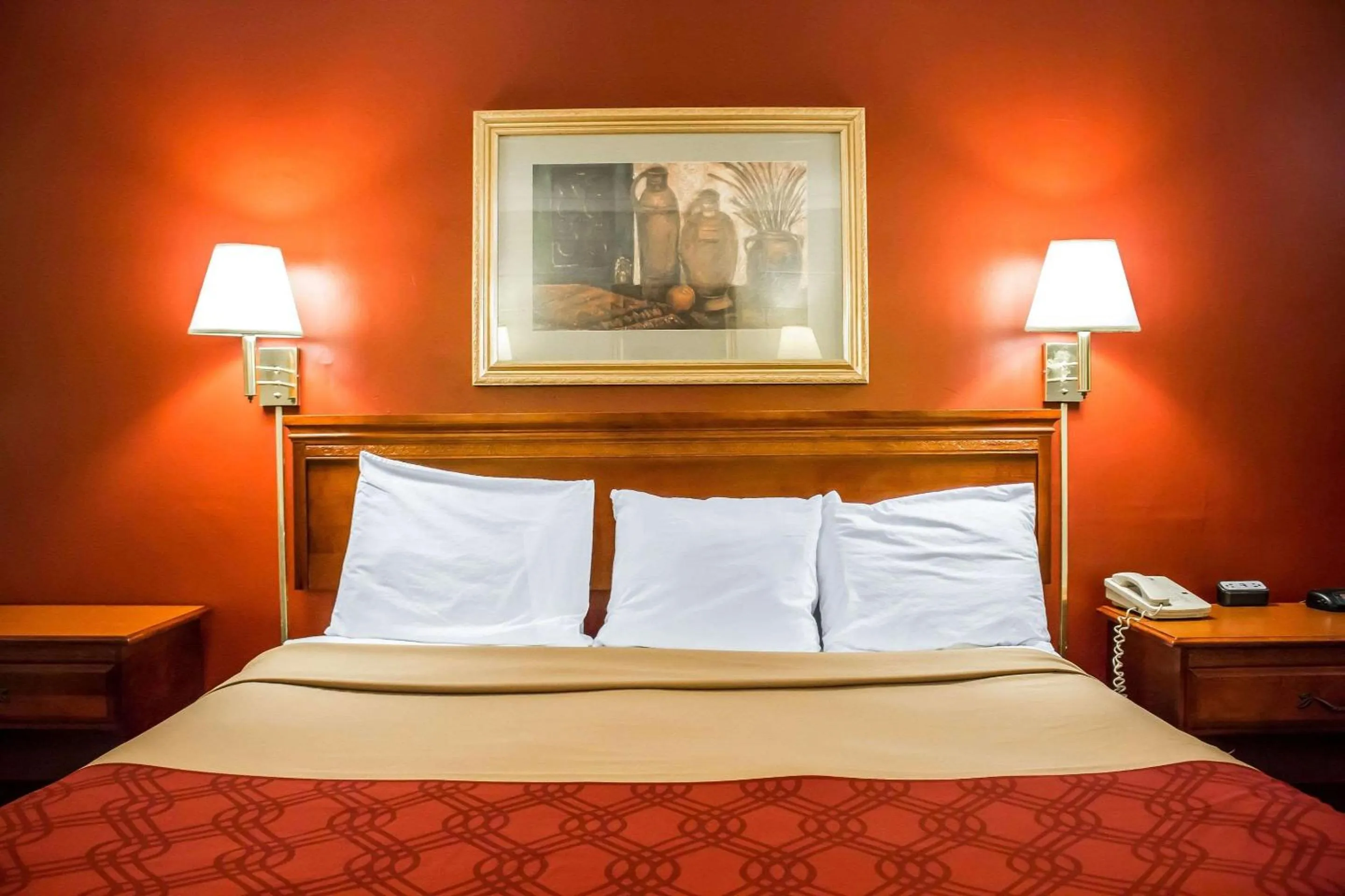 Photo of the whole room, Bed in Econo Lodge Williamsport