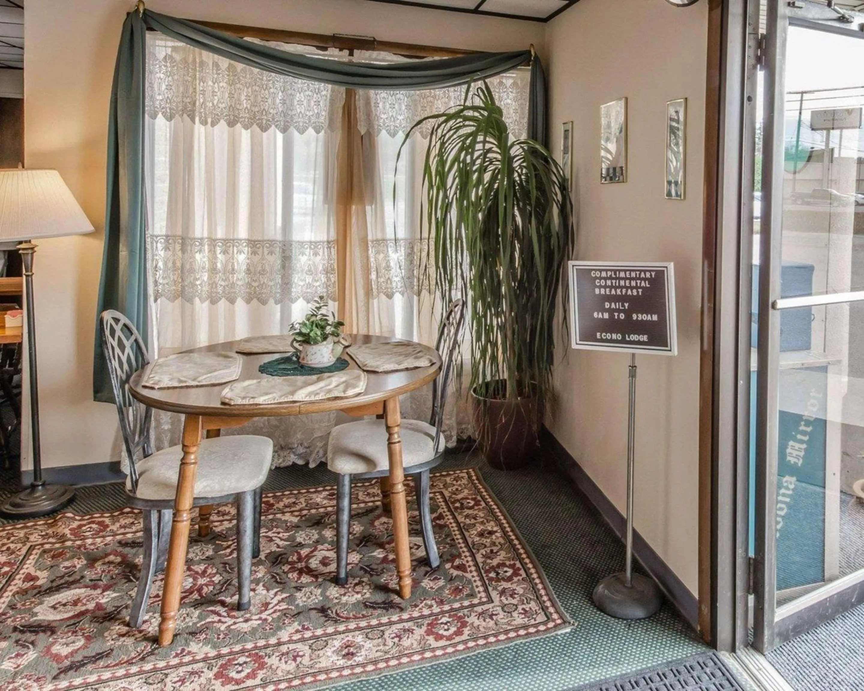 Lobby or reception, Dining Area in Econo Lodge Altoona I-99