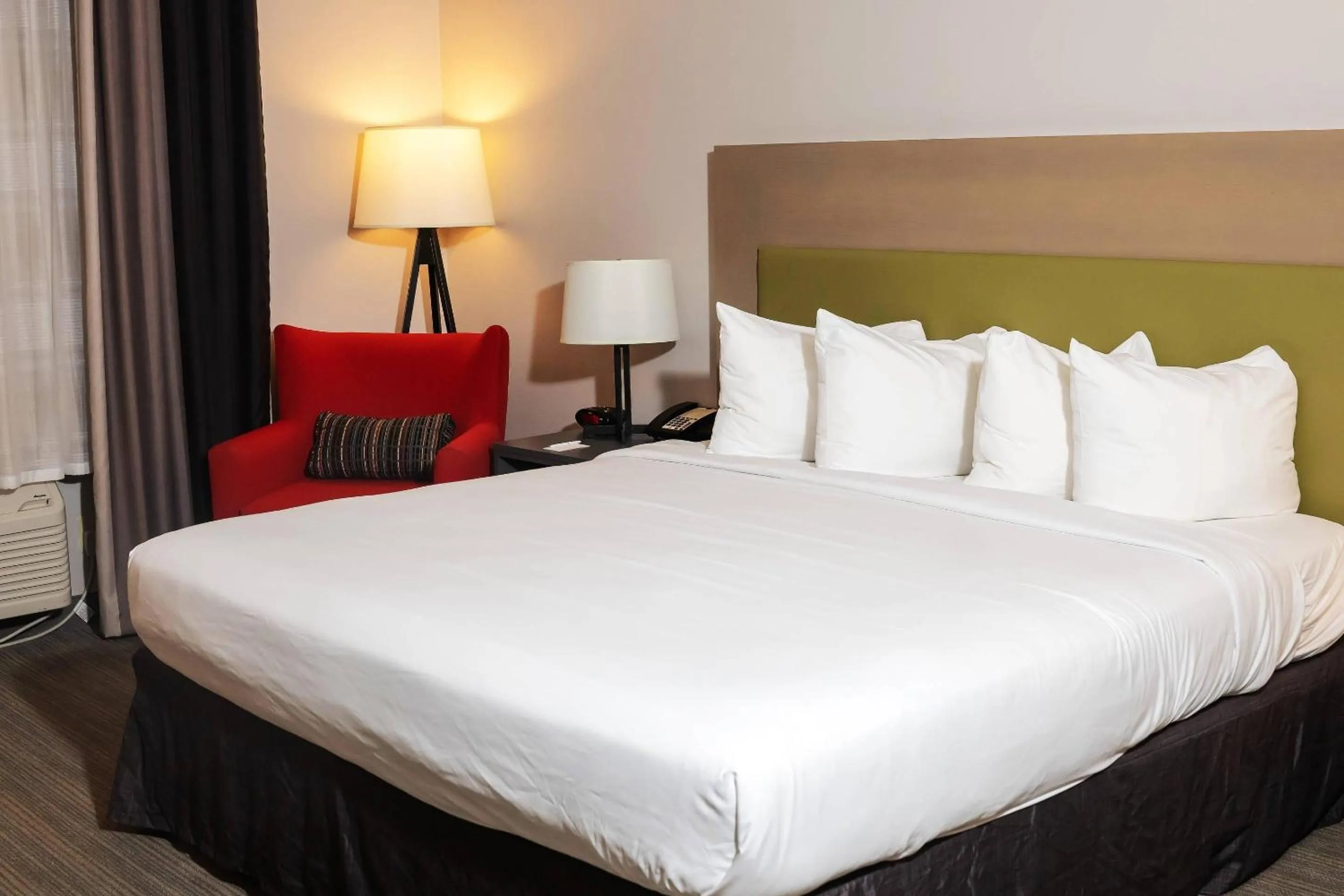 Bedroom, Bed in Country Inn & Suites by Radisson, Erie, PA