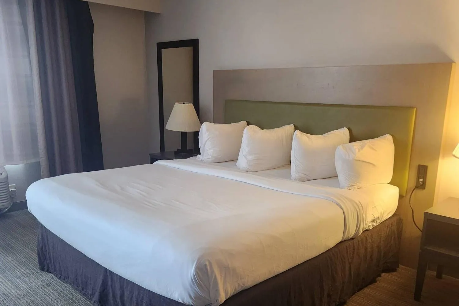 Bedroom, Bed in Country Inn & Suites by Radisson, Erie, PA