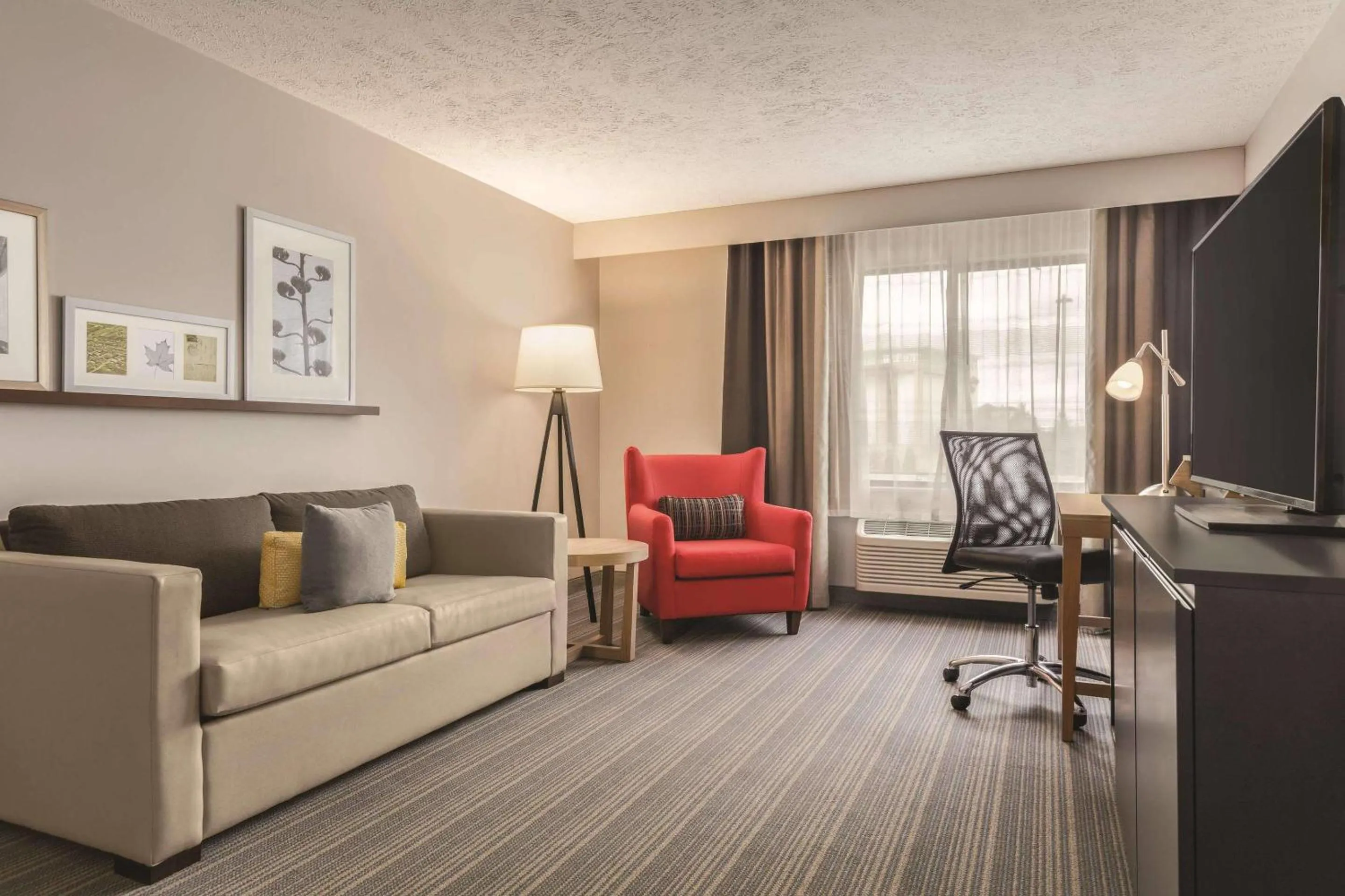 Bedroom in Country Inn & Suites by Radisson, Erie, PA