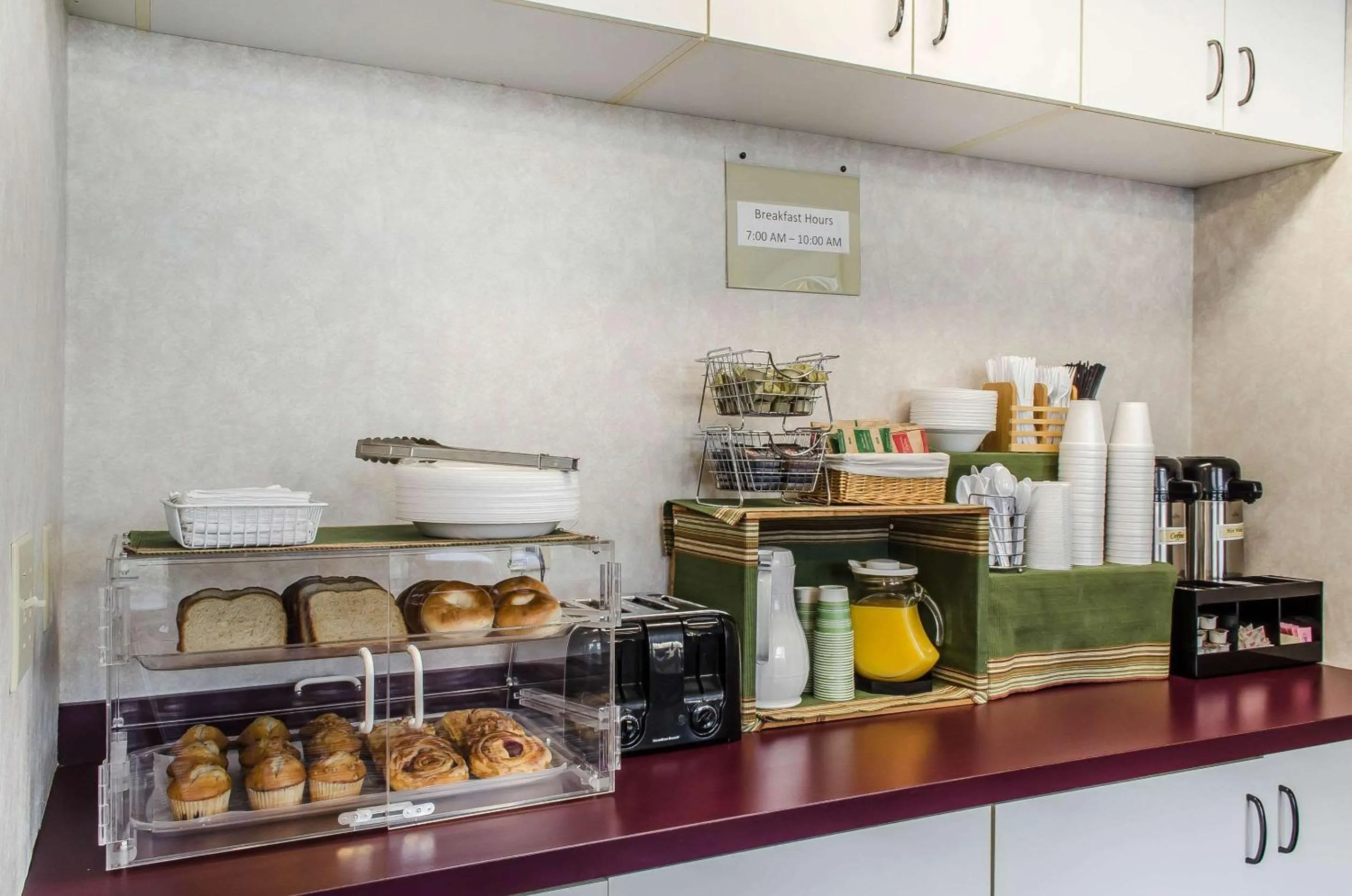 Restaurant/places to eat in Rodeway Inn State College - near University