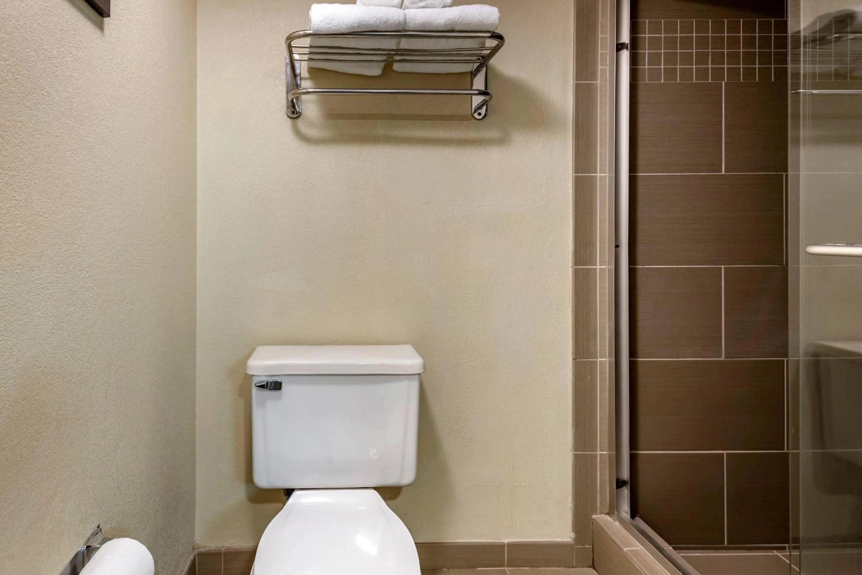 Bedroom in Comfort Suites Bethlehem Near Lehigh University and LVI Airport