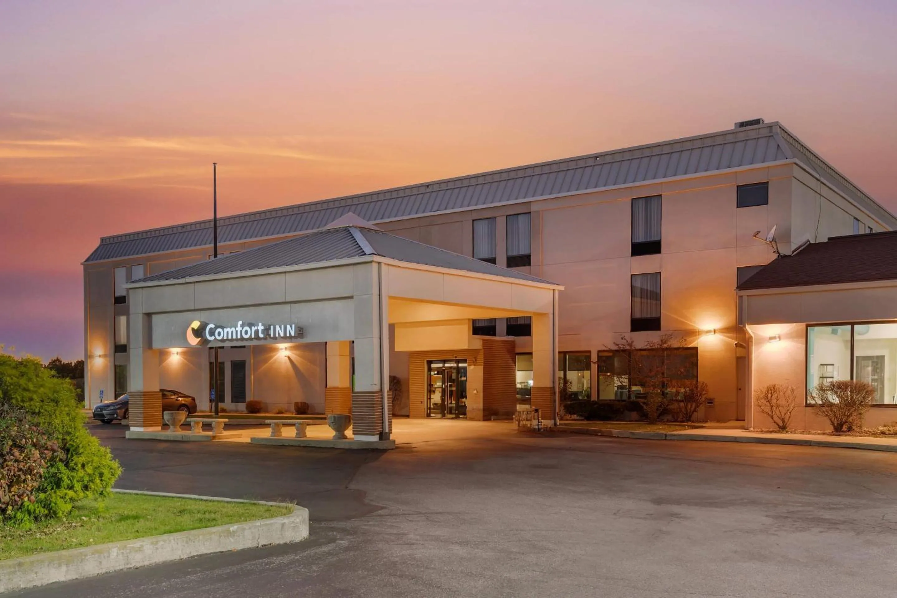 Property building in Comfort Inn Ebensburg