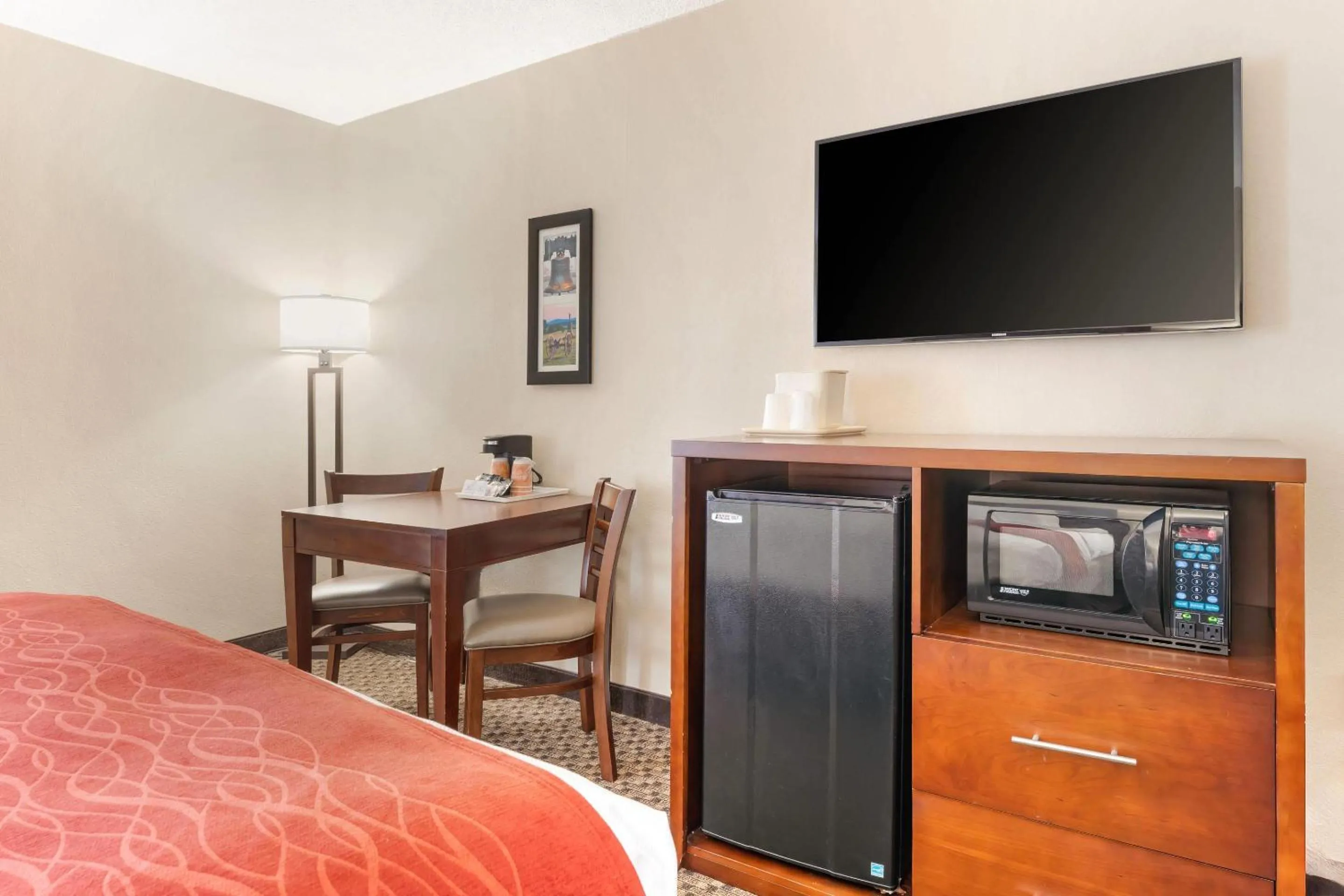 Bedroom, Bed in Comfort Inn Ebensburg