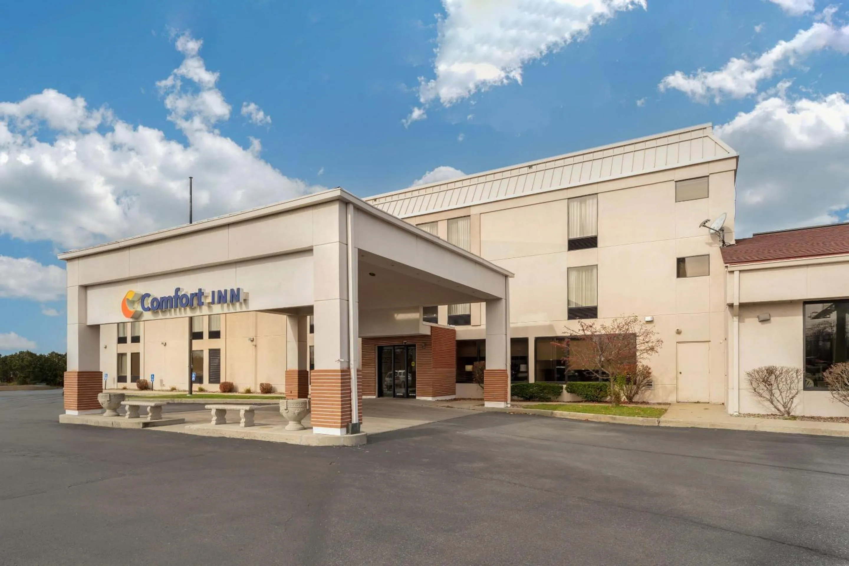 Property building in Comfort Inn Ebensburg