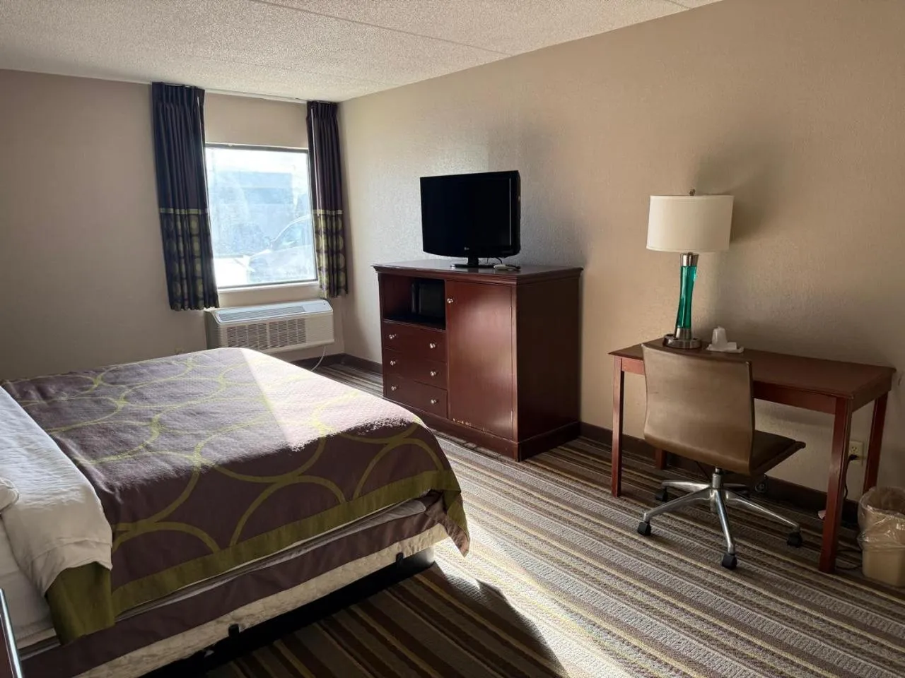 Bed in Super 8 by Wyndham Chambersburg I-81