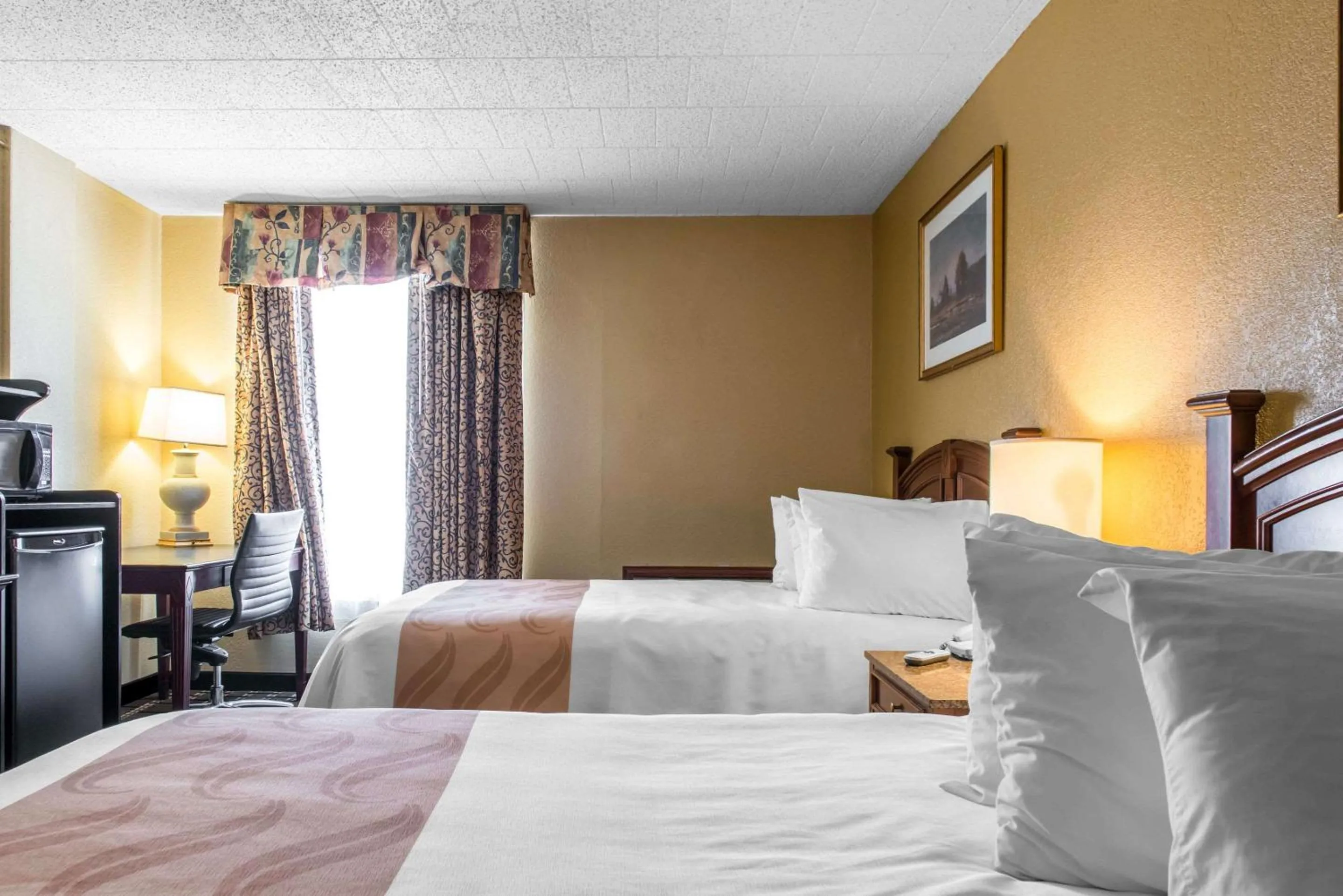 Photo of the whole room, Bed in Quality Inn