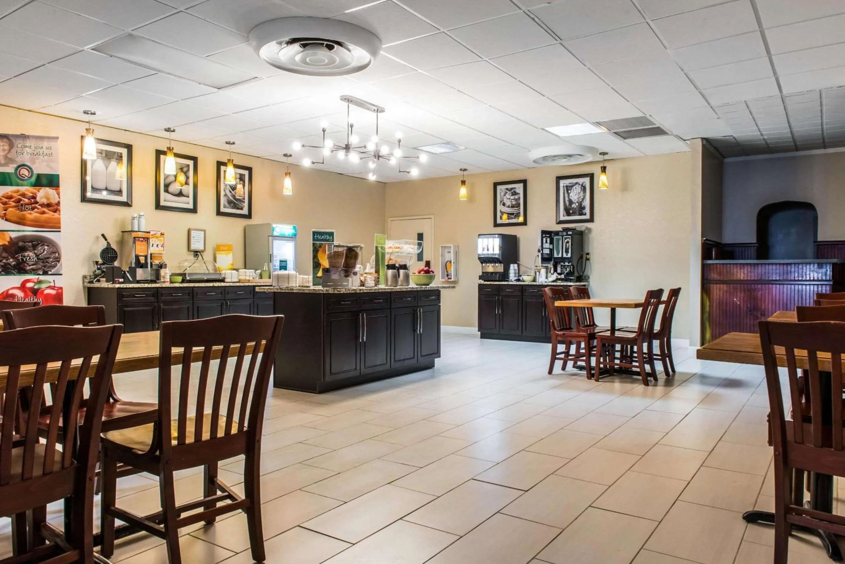 Restaurant/places to eat in Quality Inn