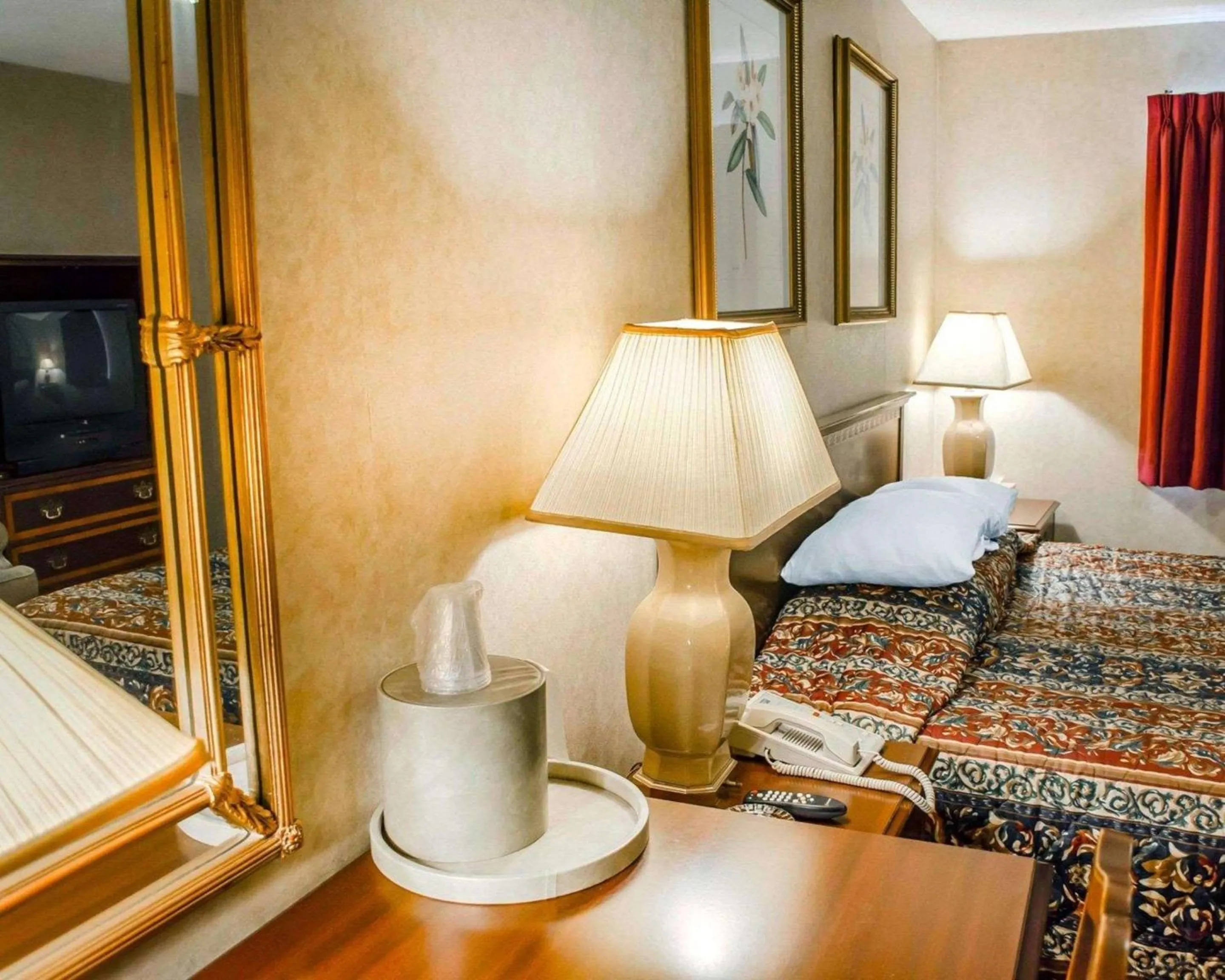 Photo of the whole room, Bed in Rodeway Inn Dillsburg