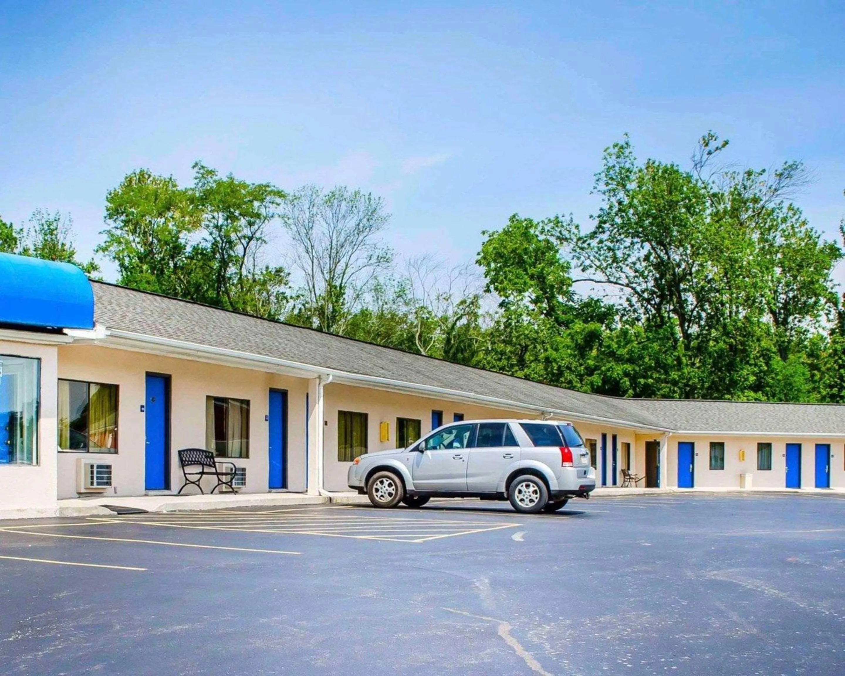 Property building in Rodeway Inn Dillsburg