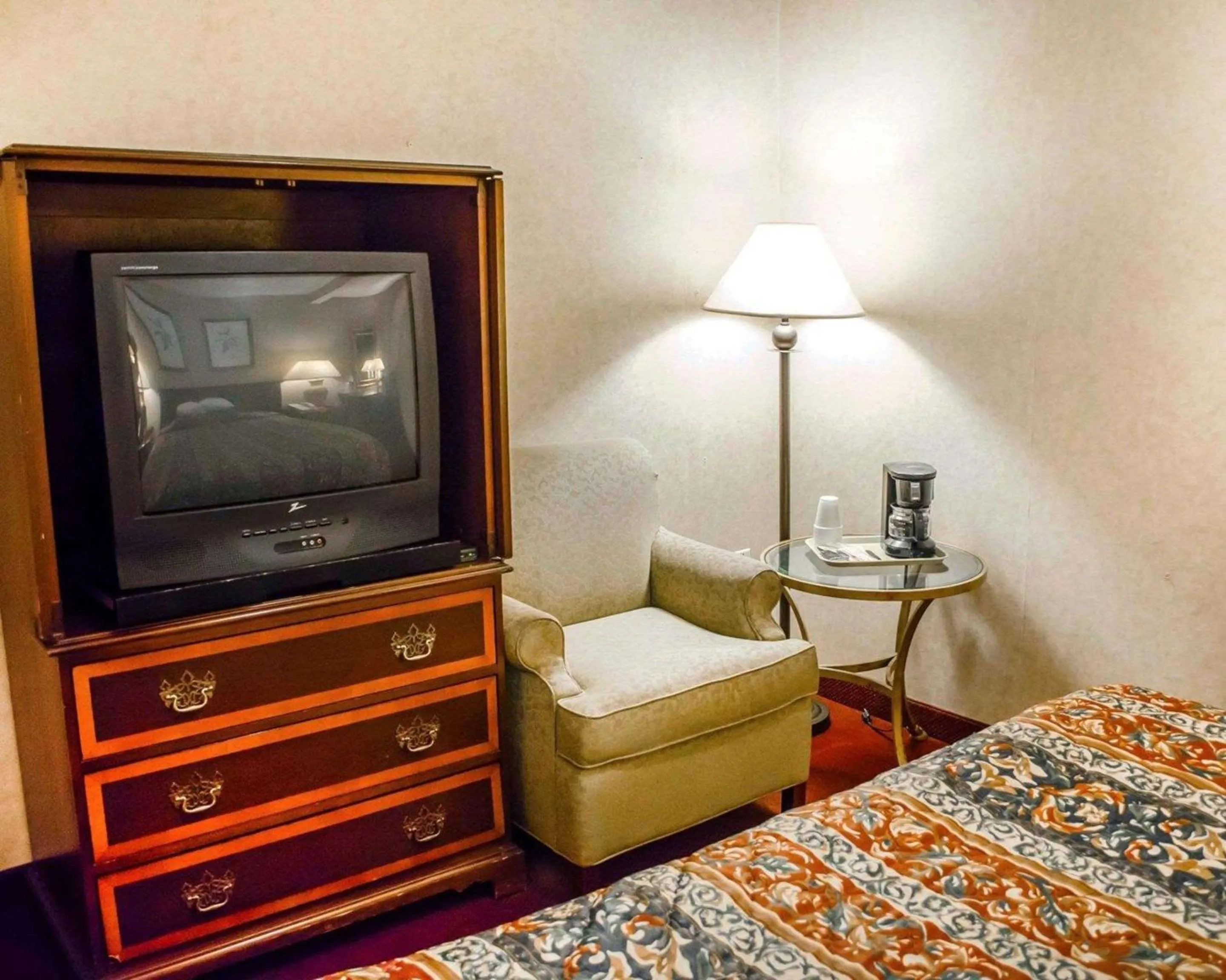 Photo of the whole room, Bed in Rodeway Inn Dillsburg
