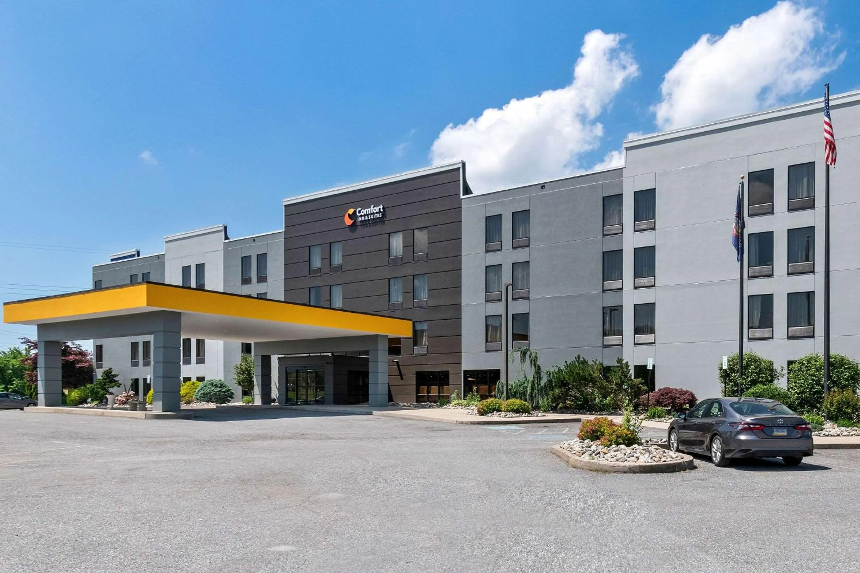 Property building in Comfort Inn & Suites York North