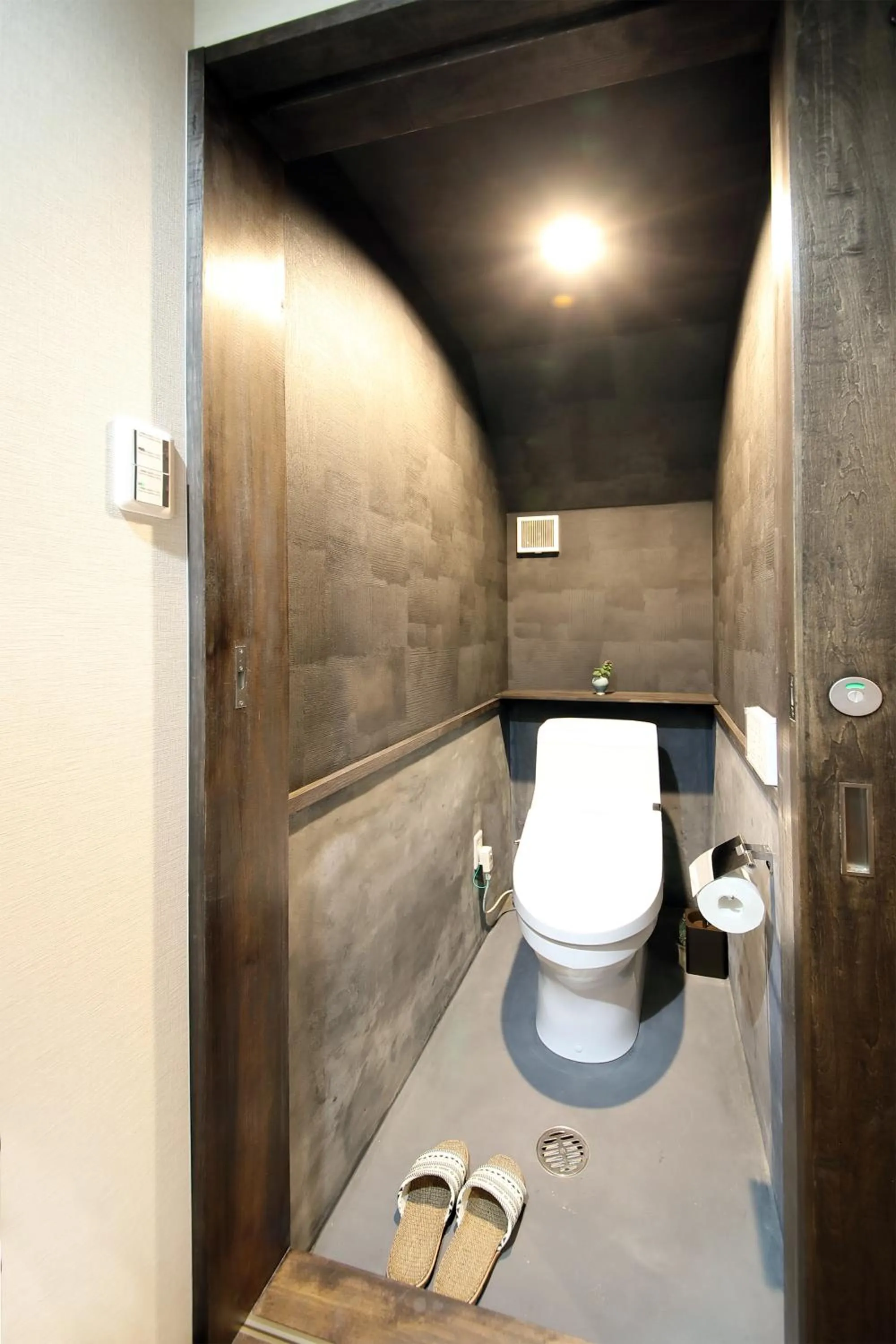 Toilet in Guest House Nishijin Yui