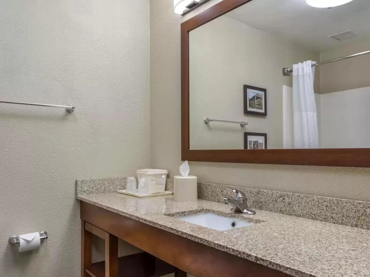 Bathroom in Comfort Inn Duncansville - Altoona