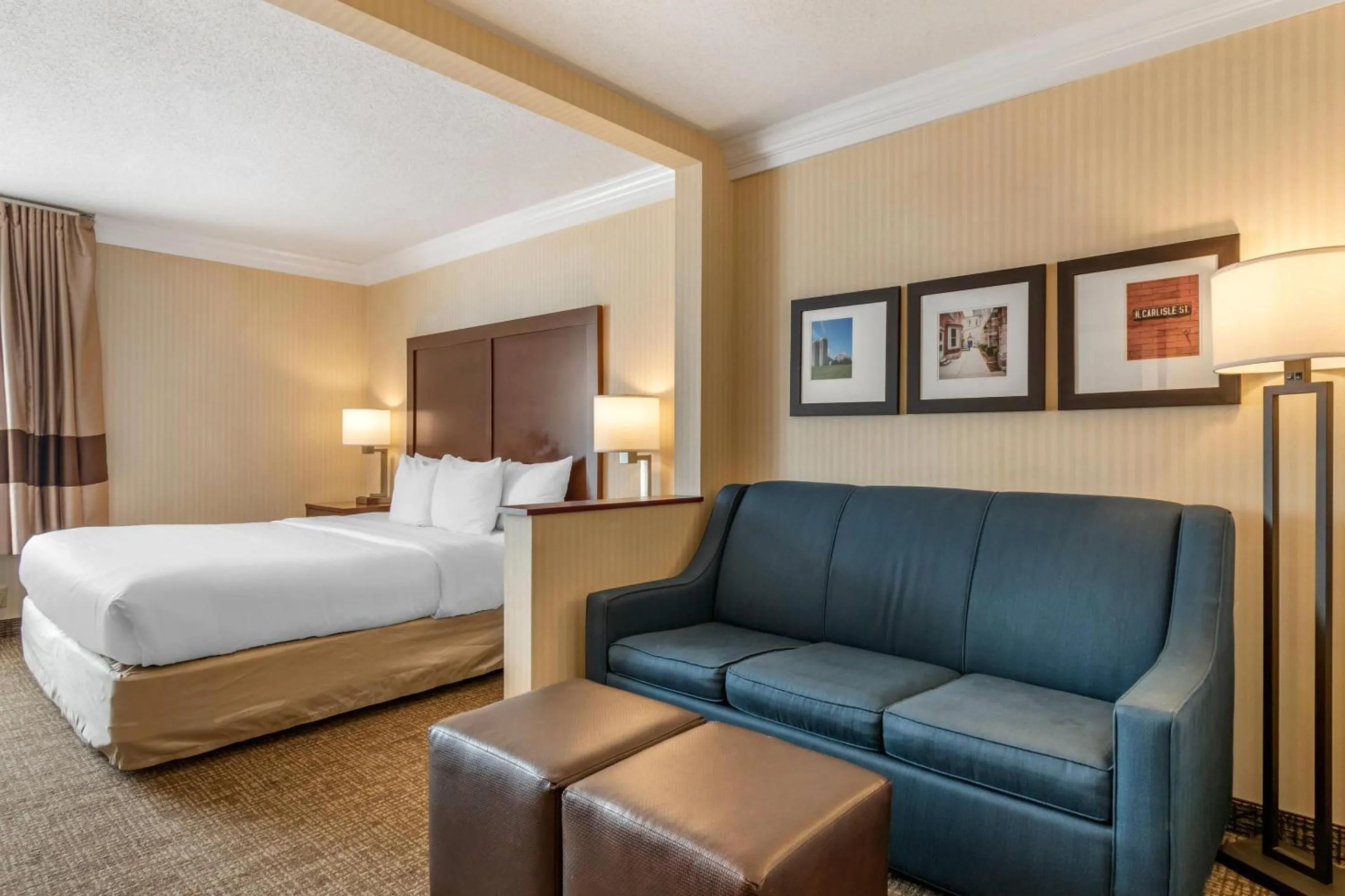 Bedroom, Bed in Comfort Suites Downtown Carlisle