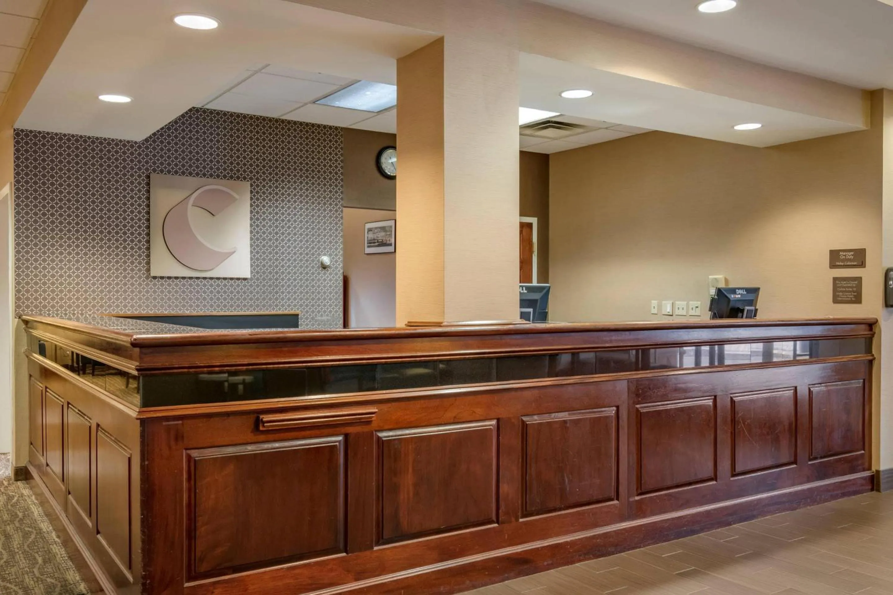 Lobby or reception in Comfort Suites Downtown Carlisle