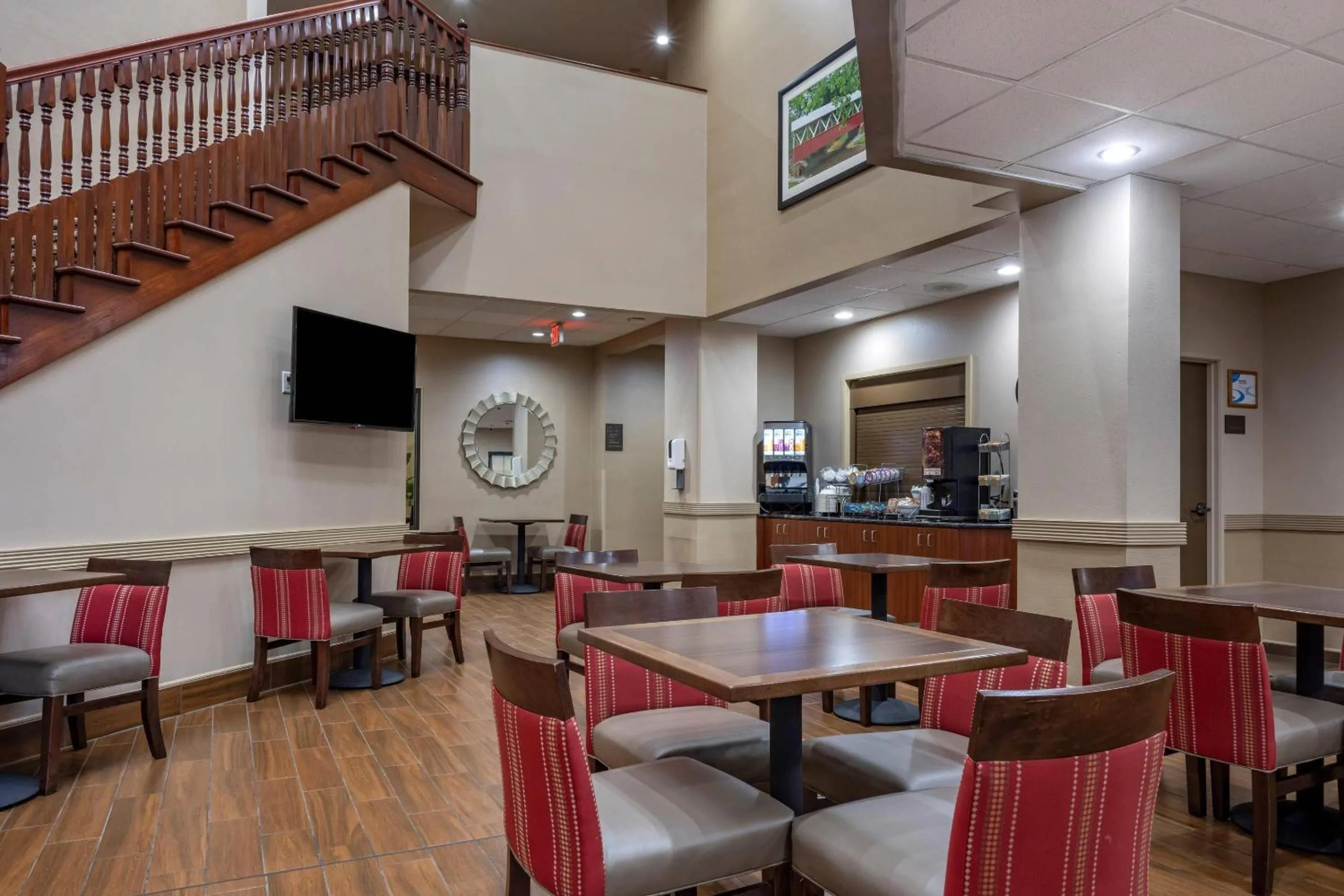 Breakfast in Comfort Suites State College near Penn State - Steps Away from PSU!