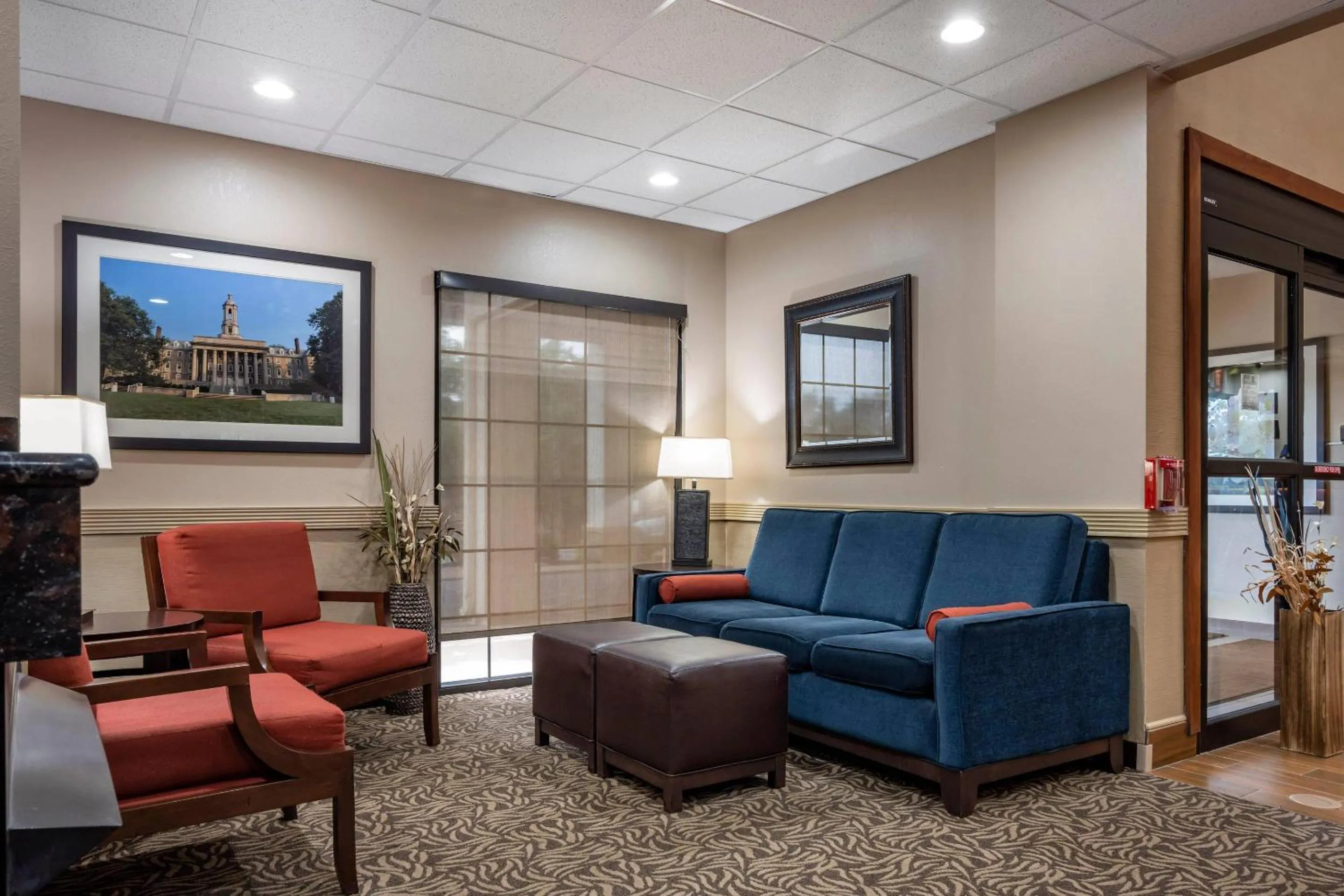 Lobby or reception in Comfort Suites State College near Penn State - Steps Away from PSU!
