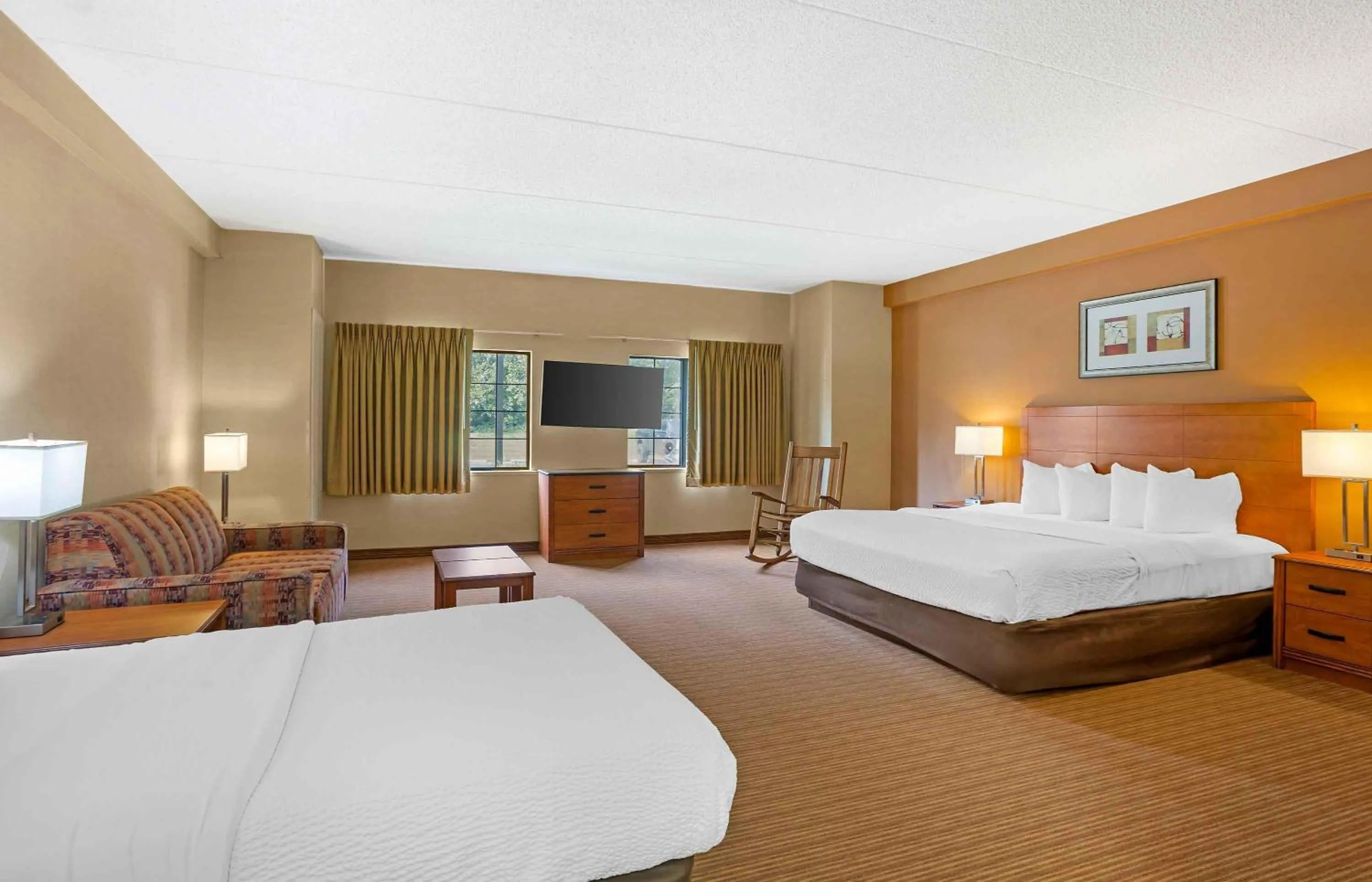 Bedroom, Bed in Extended Stay America Suites - Lancaster County