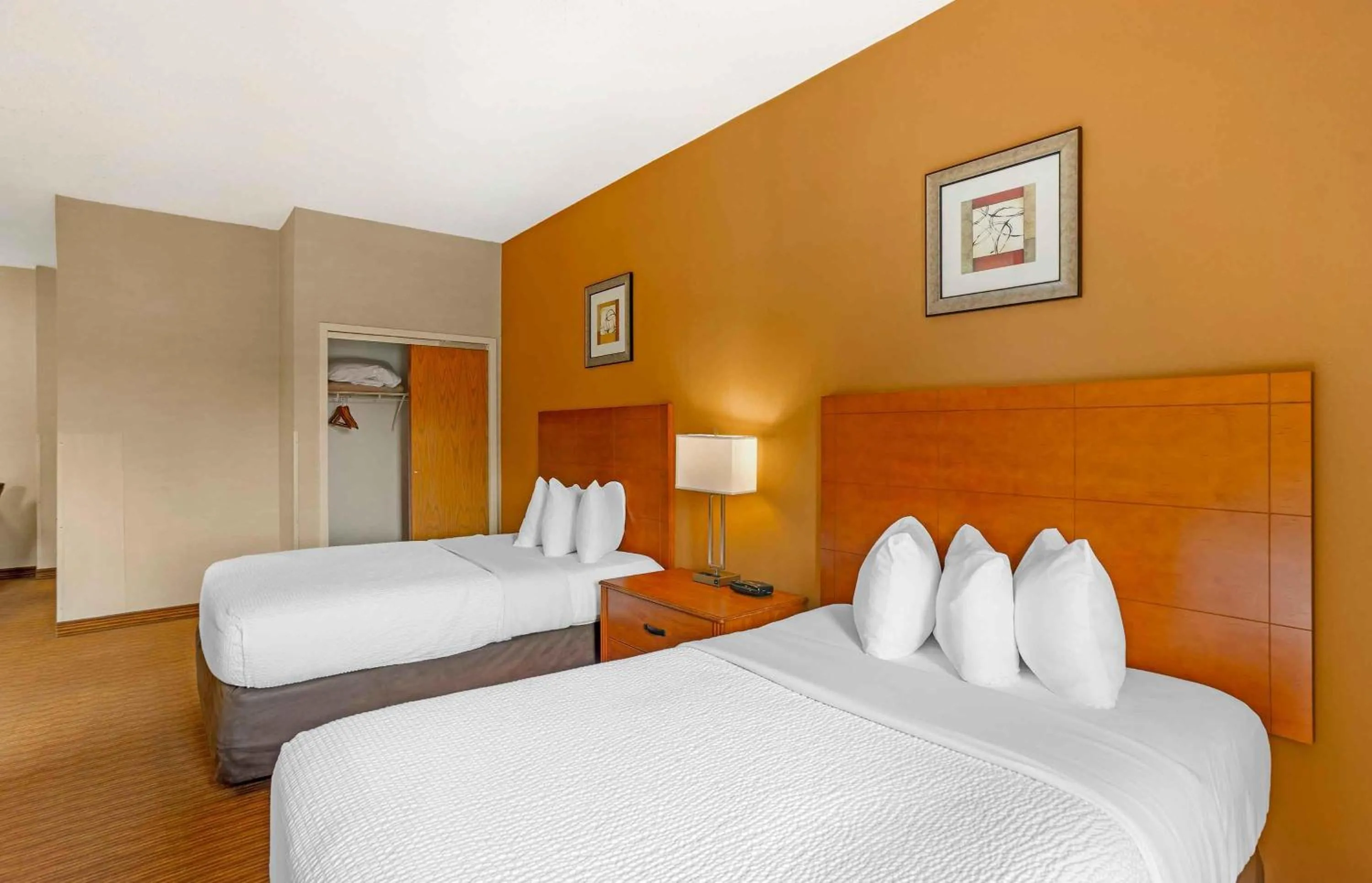 Bedroom, Bed in Extended Stay America Suites - Lancaster County