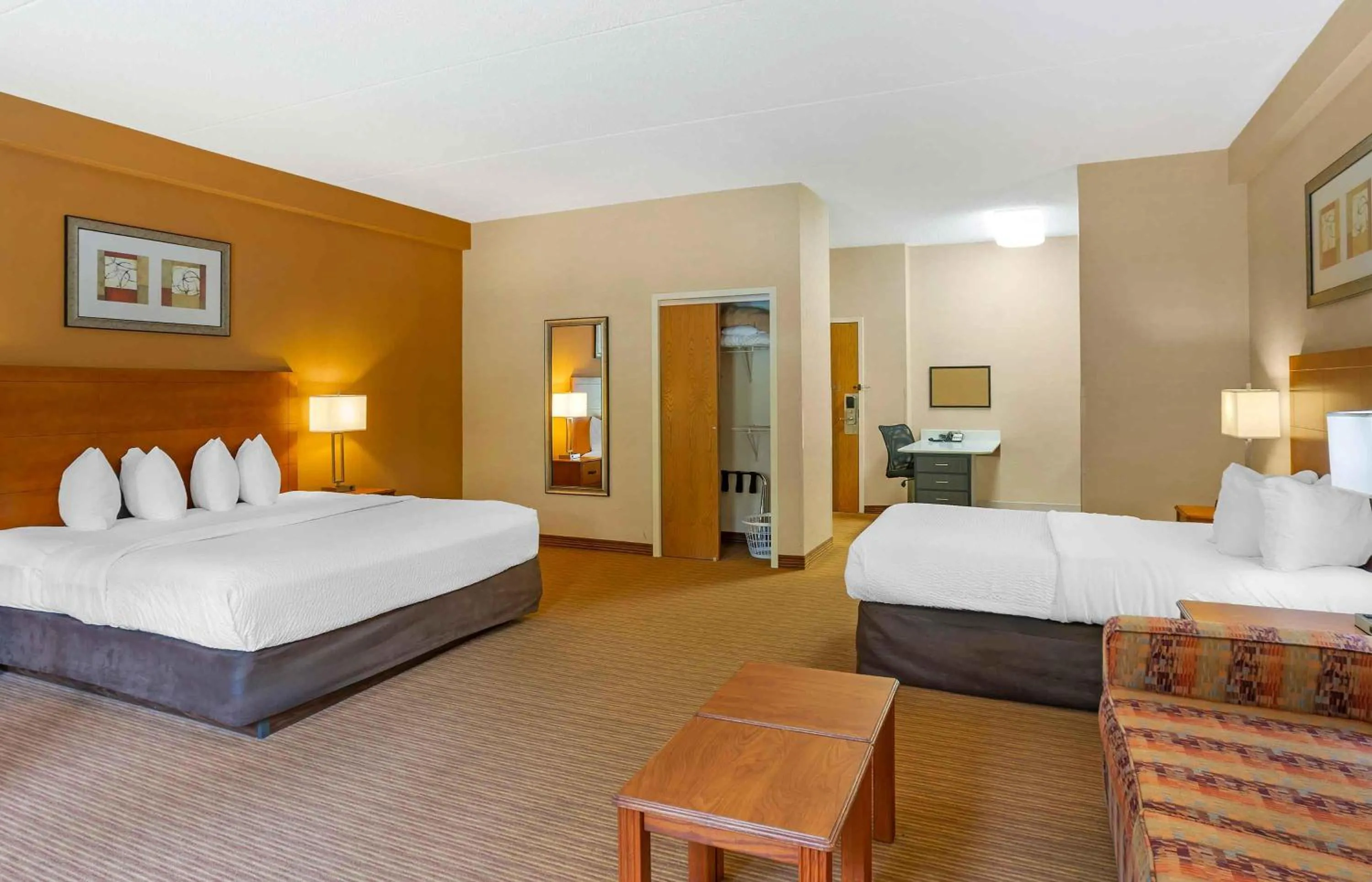 Bedroom, Bed in Extended Stay America Suites - Lancaster County