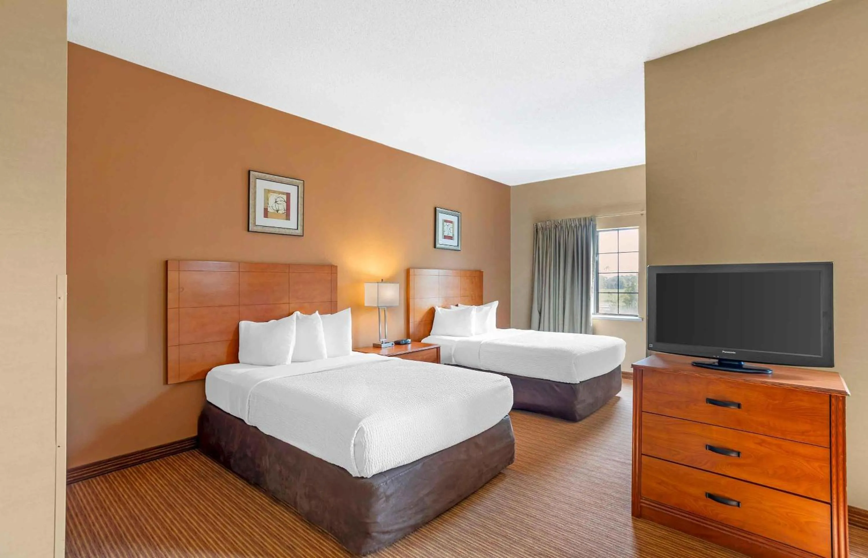 Bedroom, Bed in Extended Stay America Suites - Lancaster County