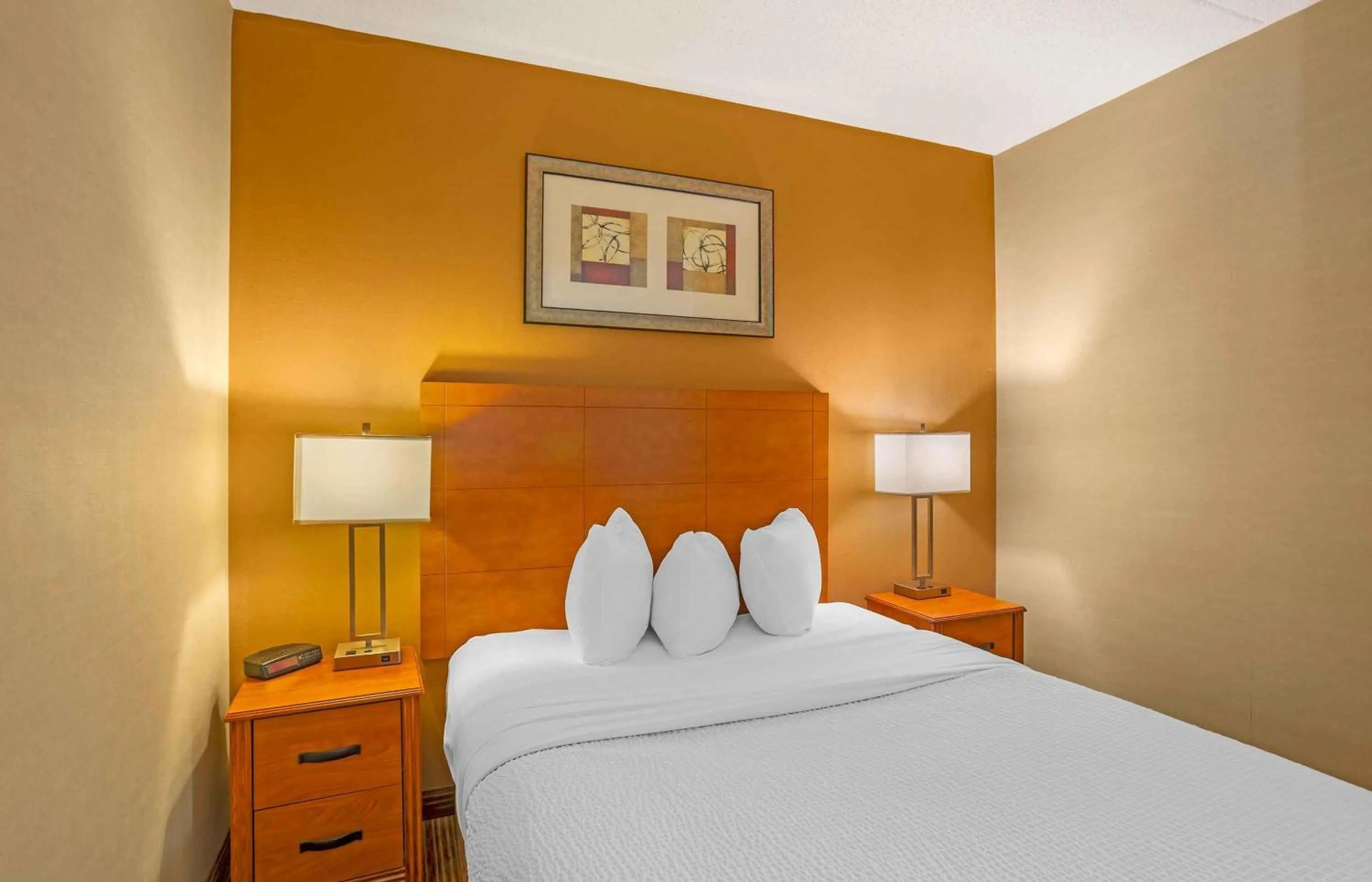 Bedroom, Bed in Extended Stay America Suites - Lancaster County